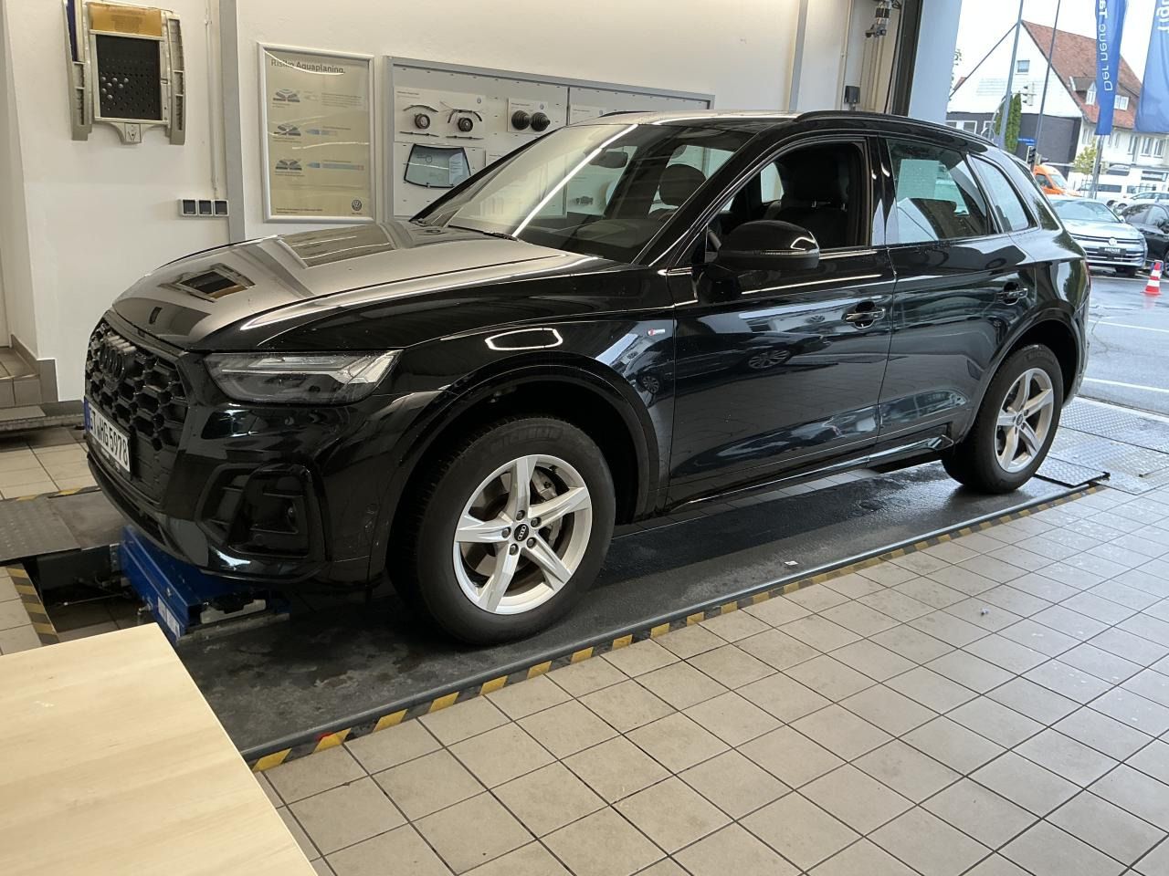 Fahrzeug autohaus mense Fahrzeugabbildung Audi Q5 40 TDI quattro S tronic S line Matrix|CarPlay