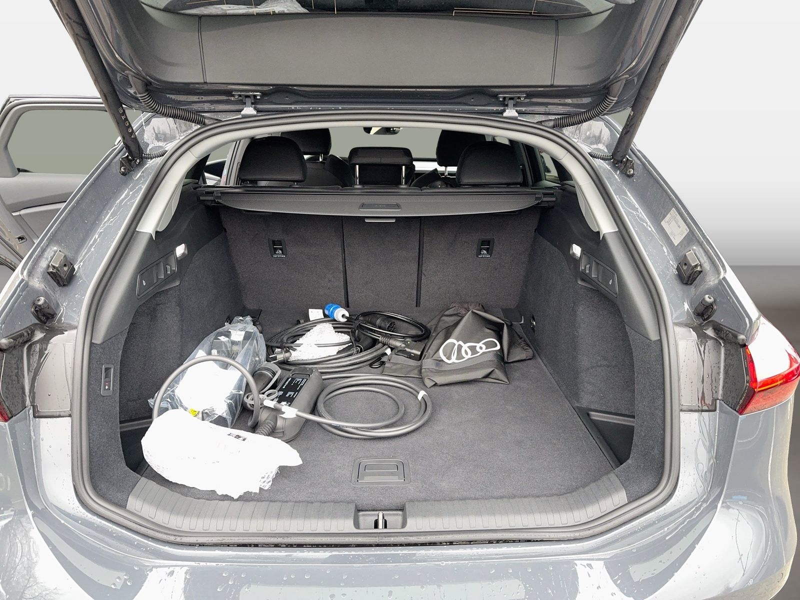 Fahrzeug autohaus mense Fahrzeugabbildung Audi A6 Avant e-tron AHK|Standhzg|4xSHZG|ACC|LED|PDC