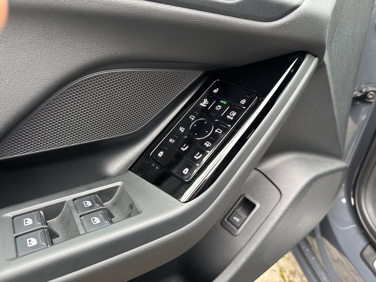 Fahrzeug autohaus mense Fahrzeugabbildung Audi A6 Avant e-tron AHK|Standhzg|4xSHZG|ACC|LED|PDC