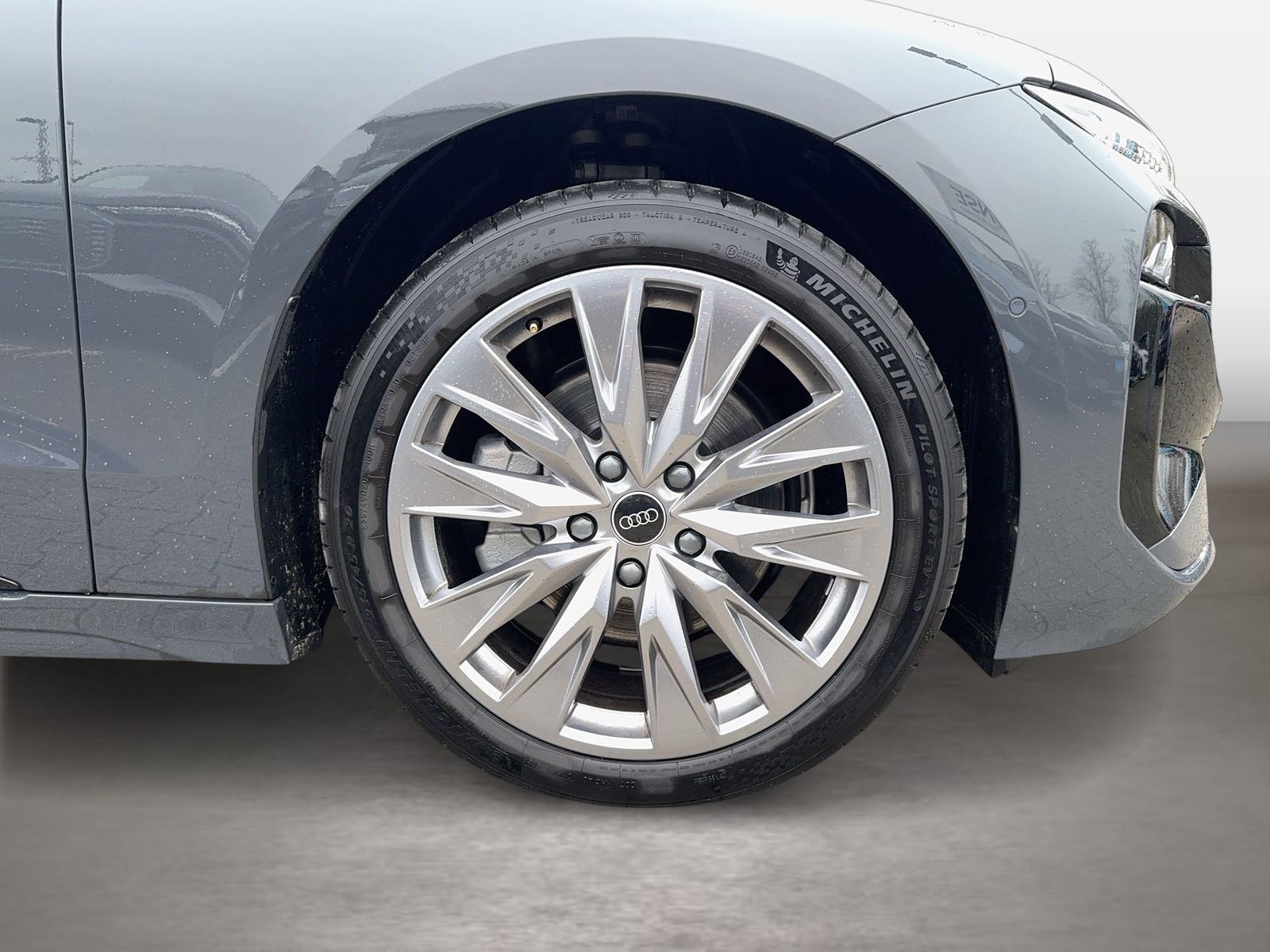 Fahrzeug autohaus mense Fahrzeugabbildung Audi A6 Avant e-tron AHK|Standhzg|4xSHZG|ACC|LED|PDC