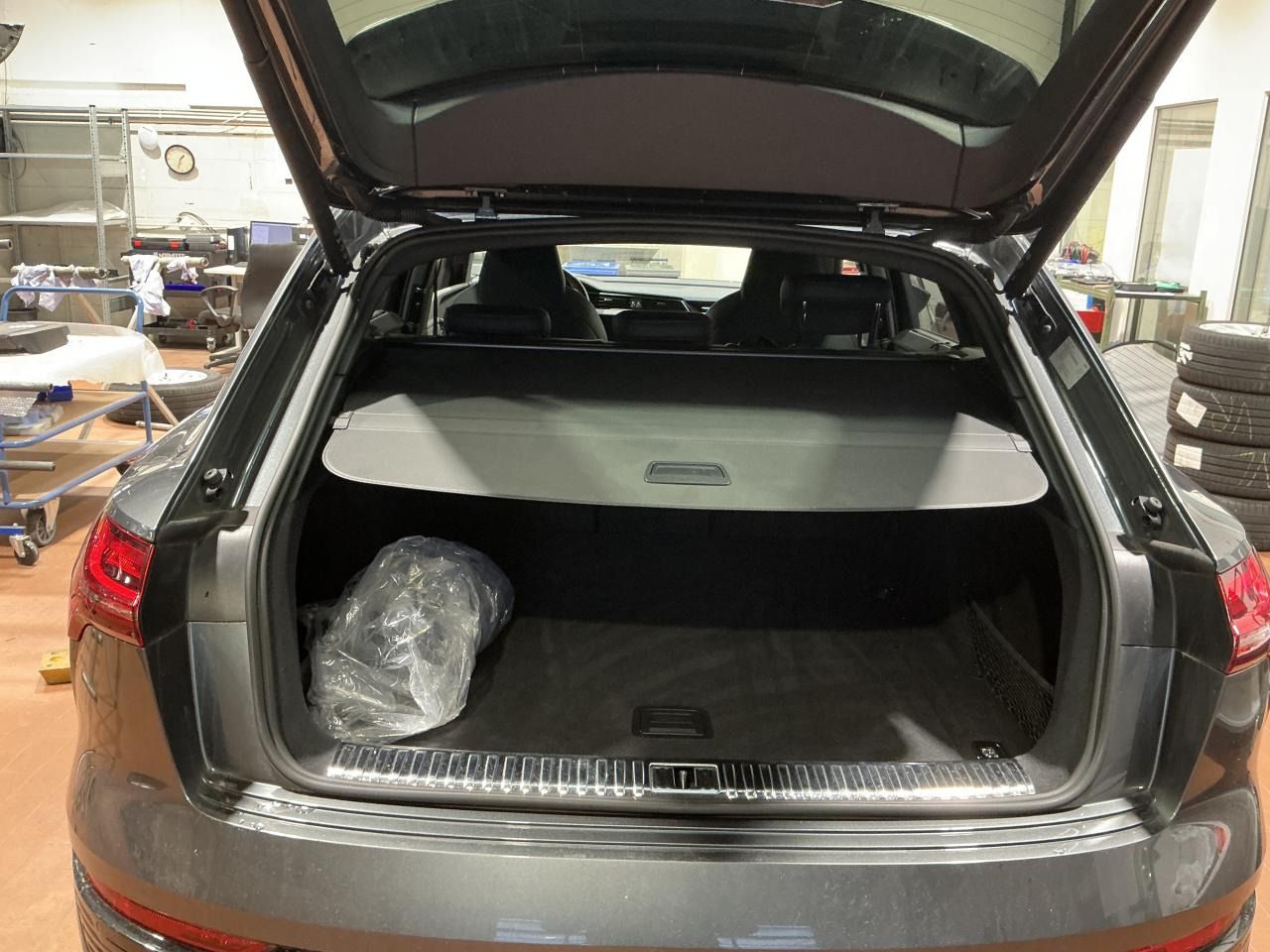 Fahrzeug autohaus mense Fahrzeugabbildung Audi SQ8 e-tron quattro Matrix|B&O|AHK|HUD|Luft|Pano