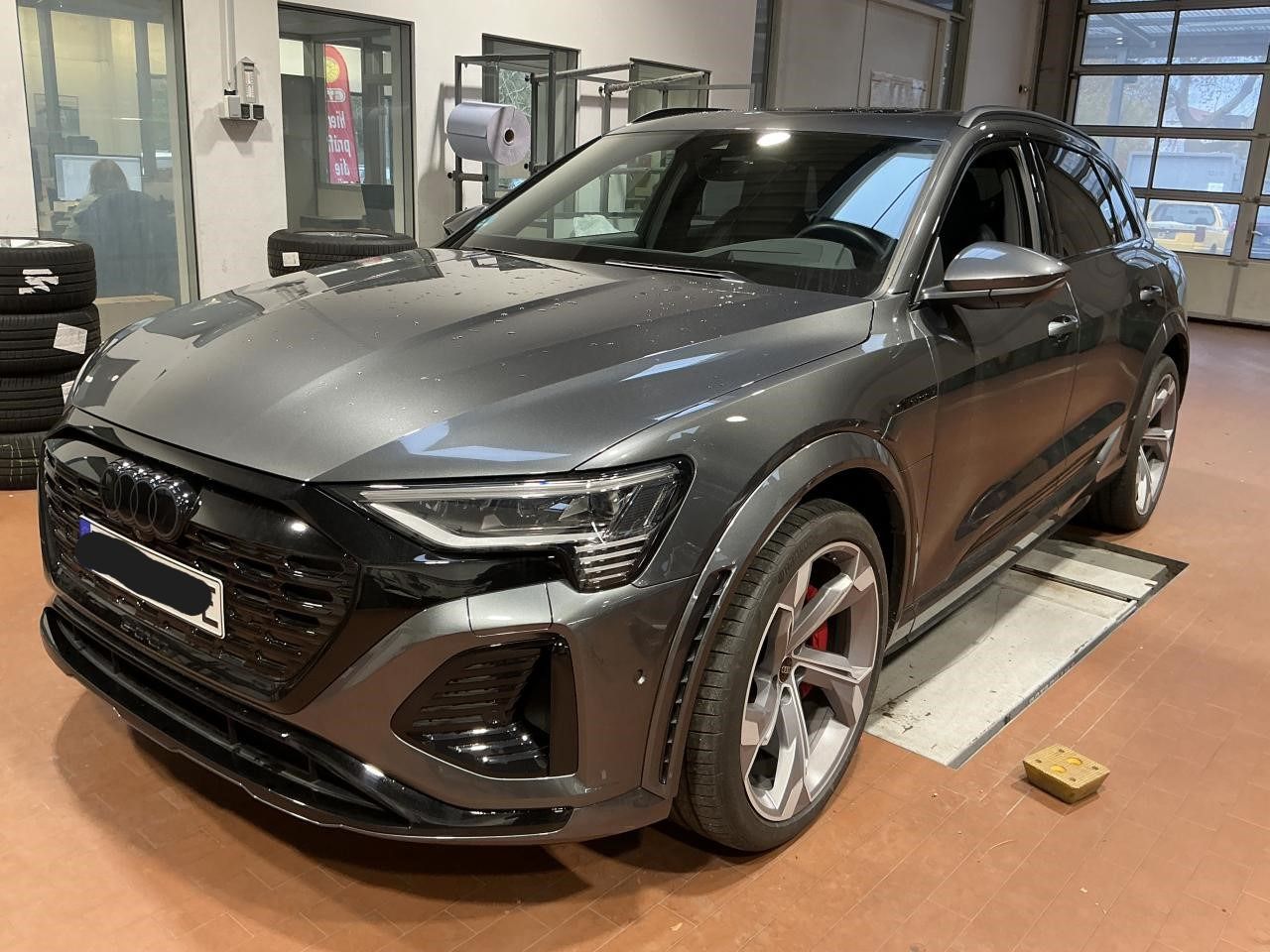 Fahrzeug autohaus mense Fahrzeugabbildung Audi SQ8 e-tron quattro Matrix|B&O|AHK|HUD|Luft|Pano