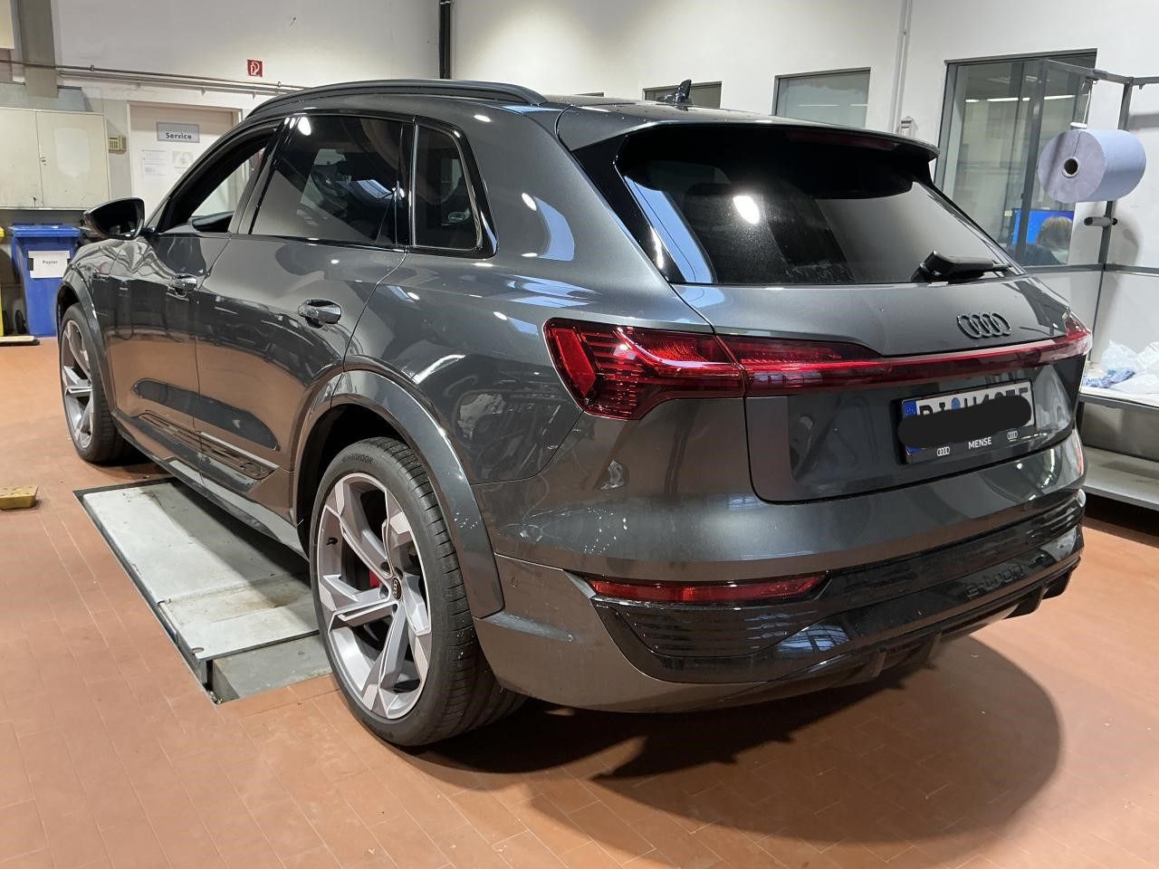 Fahrzeug autohaus mense Fahrzeugabbildung Audi SQ8 e-tron quattro Matrix|B&O|AHK|HUD|Luft|Pano