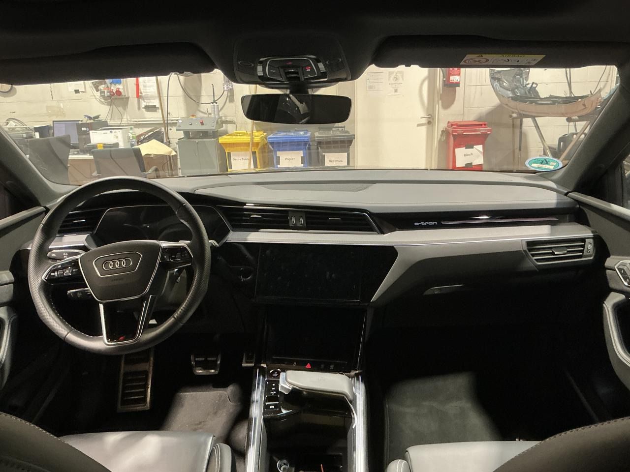 Fahrzeug autohaus mense Fahrzeugabbildung Audi SQ8 e-tron quattro Matrix|B&O|AHK|HUD|Luft|Pano