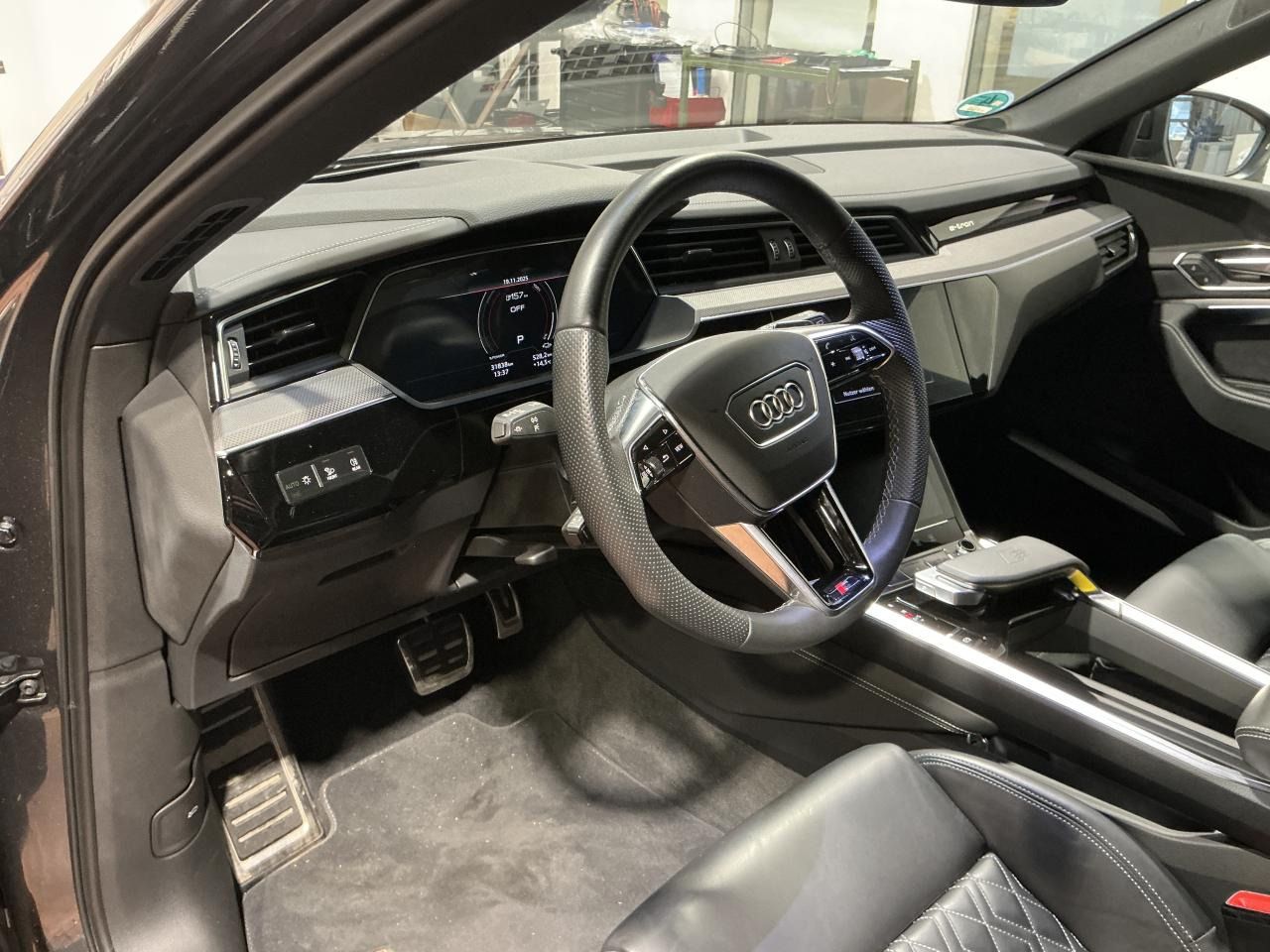 Fahrzeug autohaus mense Fahrzeugabbildung Audi SQ8 e-tron quattro Matrix|B&O|AHK|HUD|Luft|Pano