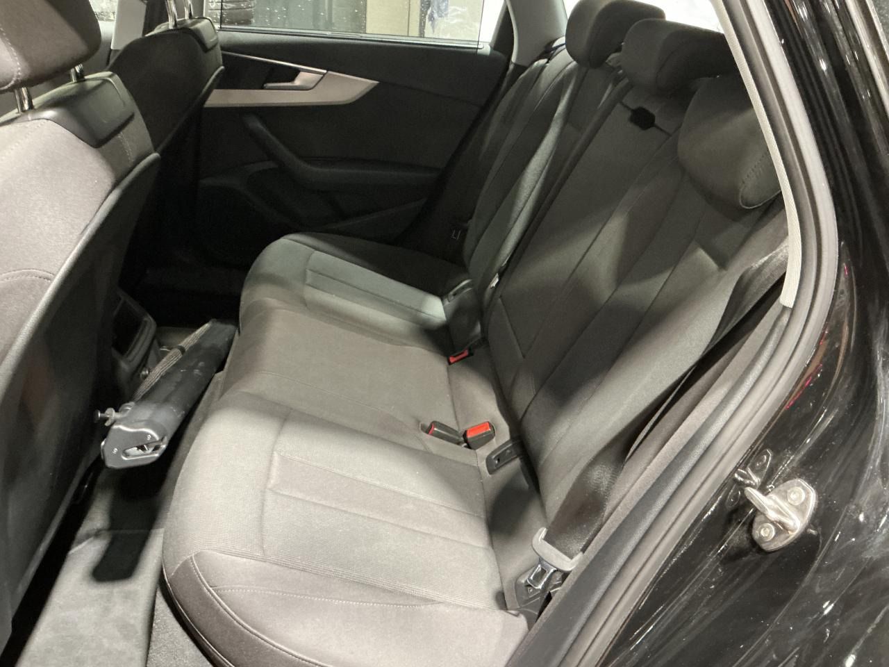 Fahrzeugabbildung Audi A4 Avant 35 TDI S tronic S line AHK|ACC|LED|Navi