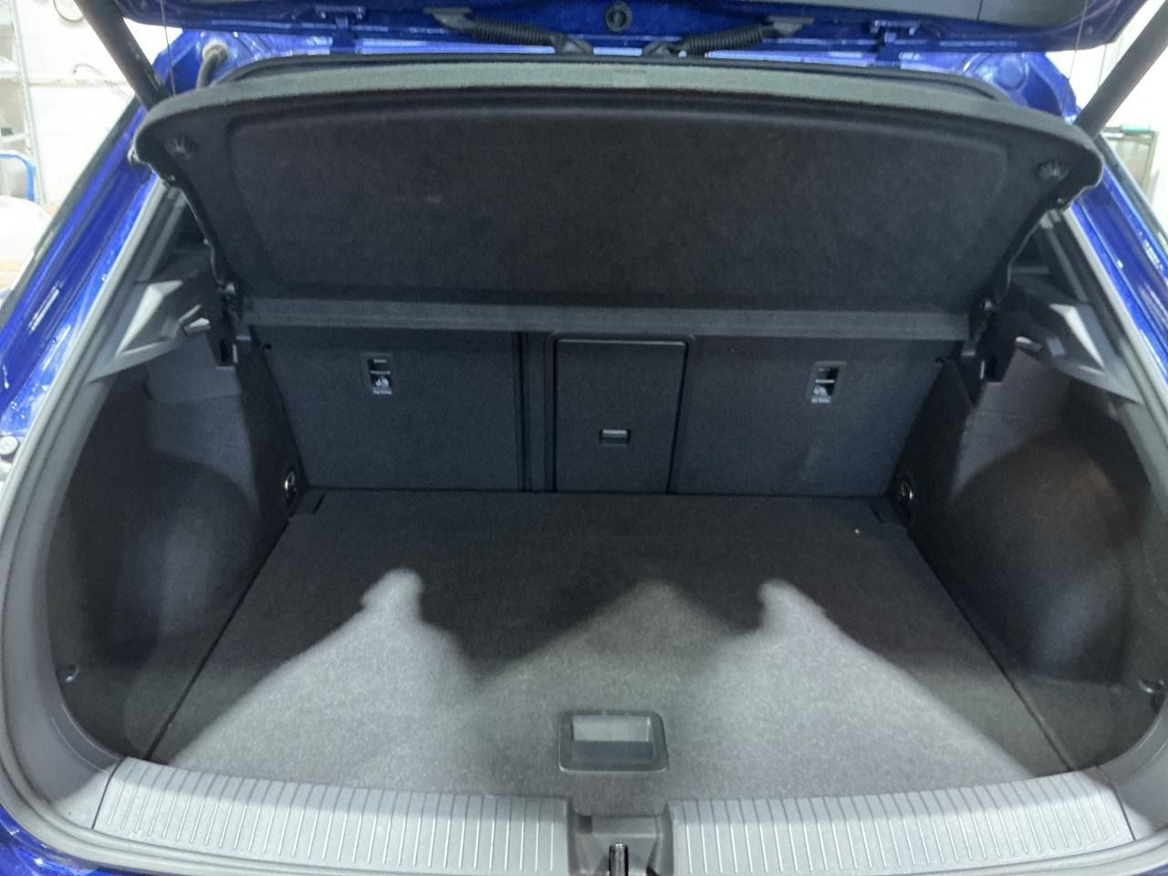 Fahrzeugabbildung Volkswagen T-Roc 2.0 TDI DSG R-Line IQ.Light|Matrix|CarPlay