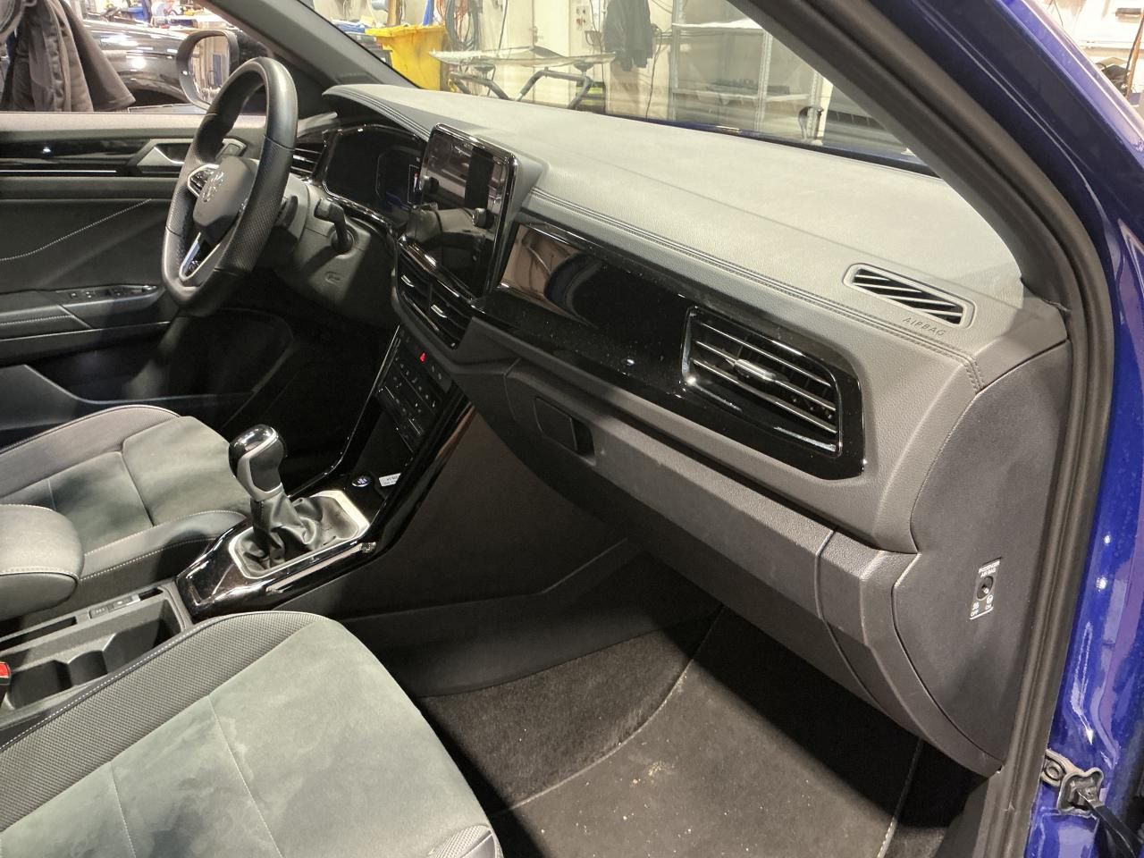 Fahrzeugabbildung Volkswagen T-Roc 2.0 TDI DSG R-Line IQ.Light|Matrix|CarPlay