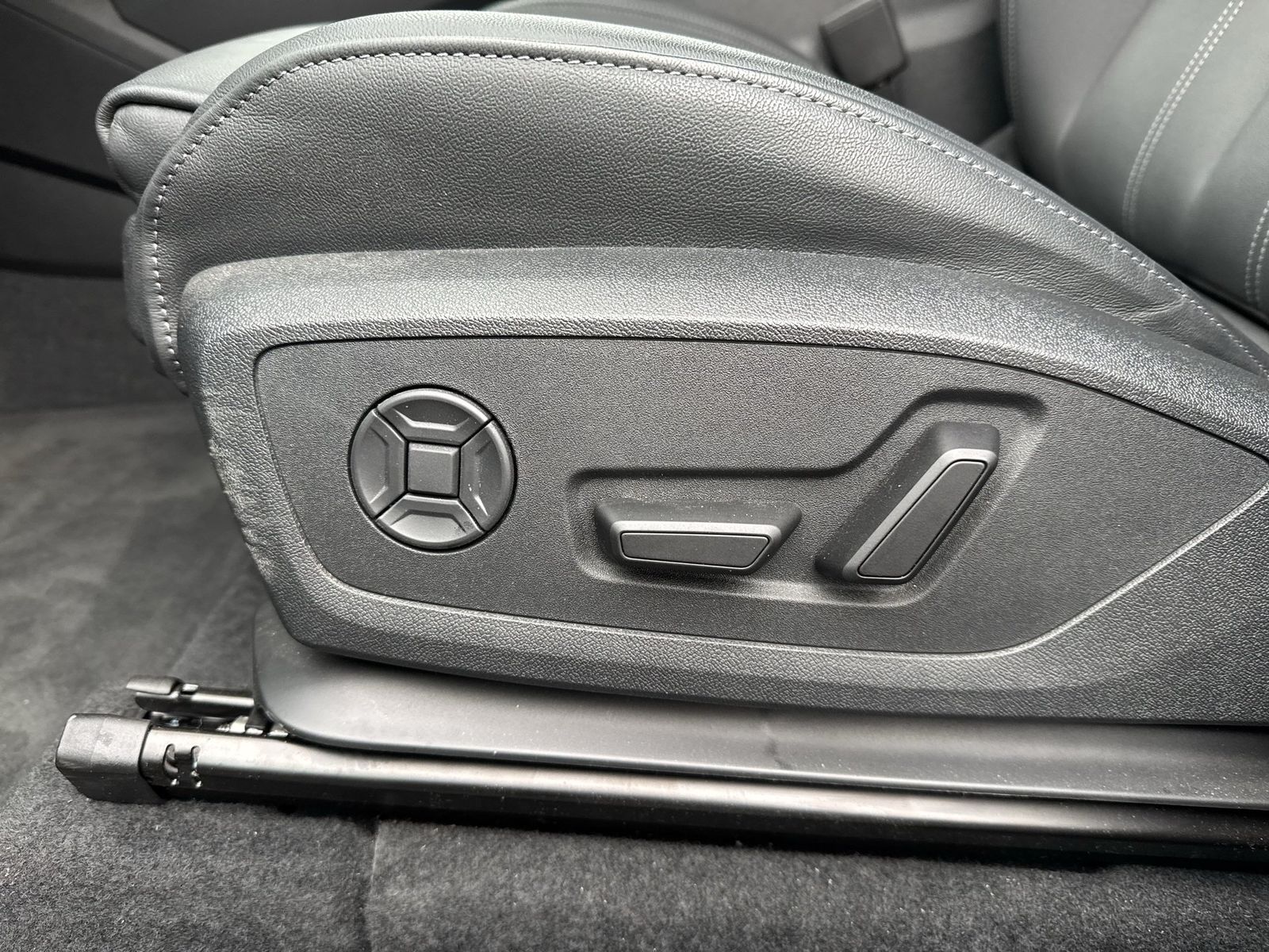 Fahrzeugabbildung Audi Q6 e-tron edition one S-Line Pano|Standhzg|ACC