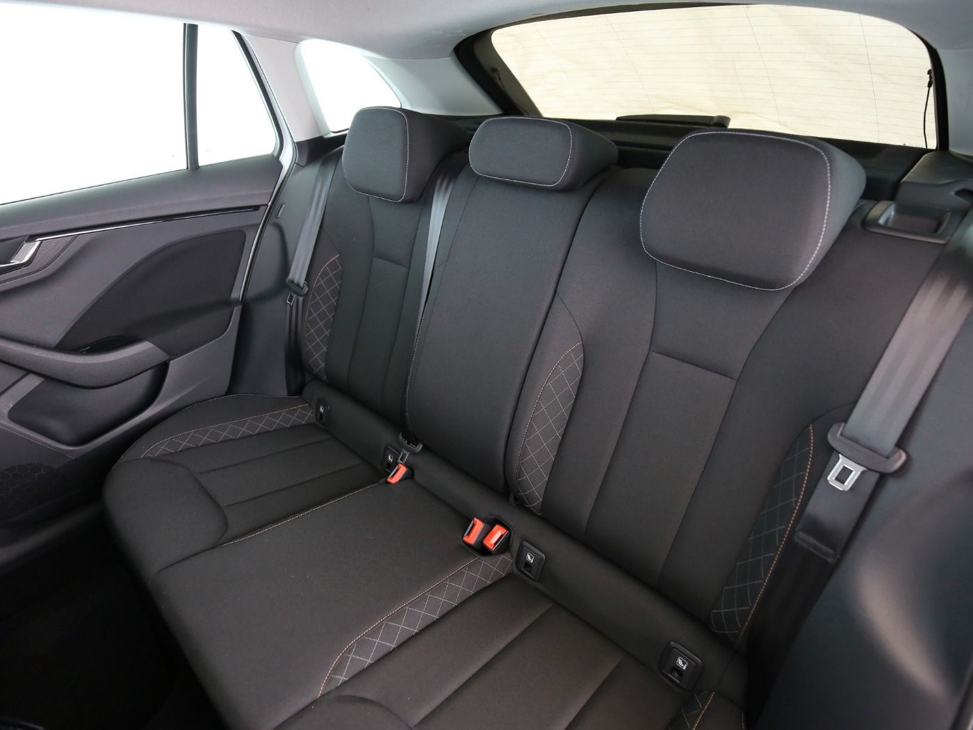 Fahrzeugabbildung SKODA Scala 1.0 TSI Ambition LED|KeyLess|KlimaA|PDC|LM