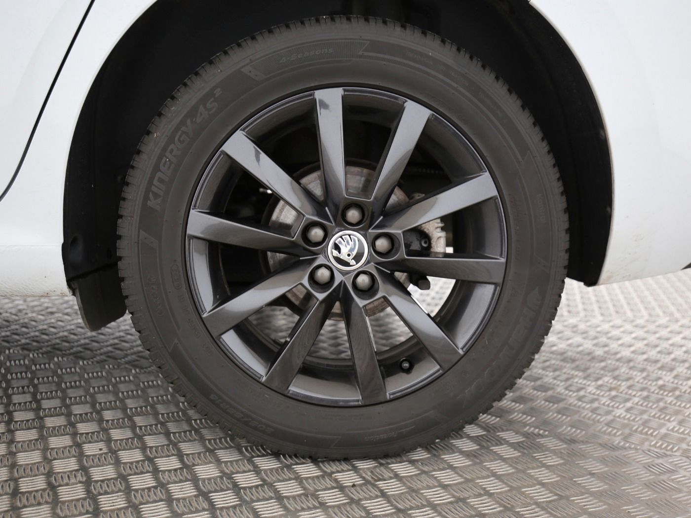 Fahrzeugabbildung SKODA Scala 1.0 TSI Ambition LED|KeyLess|KlimaA|PDC|LM