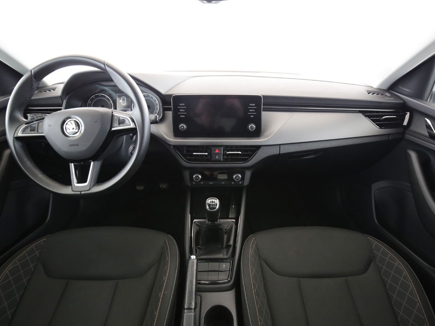 Fahrzeugabbildung SKODA Scala 1.0 TSI Ambition LED|KeyLess|KlimaA|PDC|LM