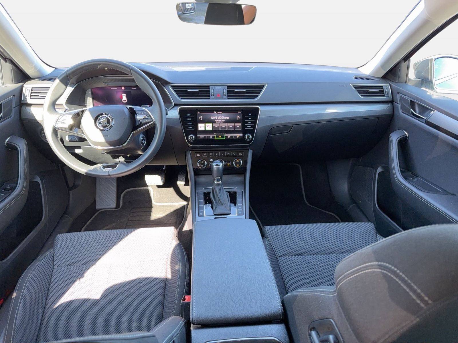 Fahrzeug autohaus mense Fahrzeugabbildung SKODA Superb Combi Style 2.0l TDI 110kW 7-Gang-DSG ACC - mit KI generiert/bearbeitet