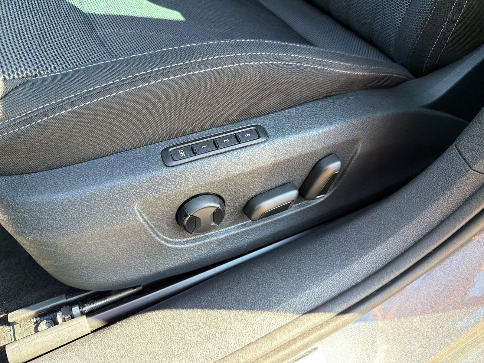 Fahrzeug autohaus mense Fahrzeugabbildung SKODA Superb Combi Style 2.0l TDI 110kW 7-Gang-DSG ACC - mit KI generiert/bearbeitet