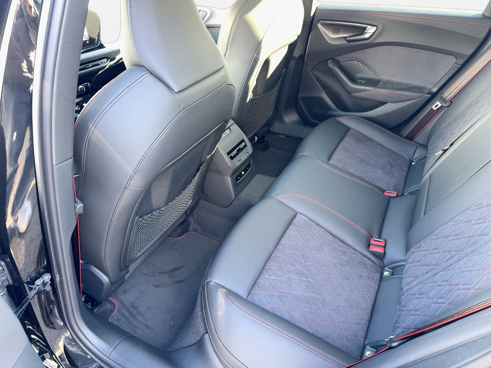 Fahrzeugabbildung Audi S5 Avant TFSI 270 kW S tronic Matrix|B&O|AHK|HUD