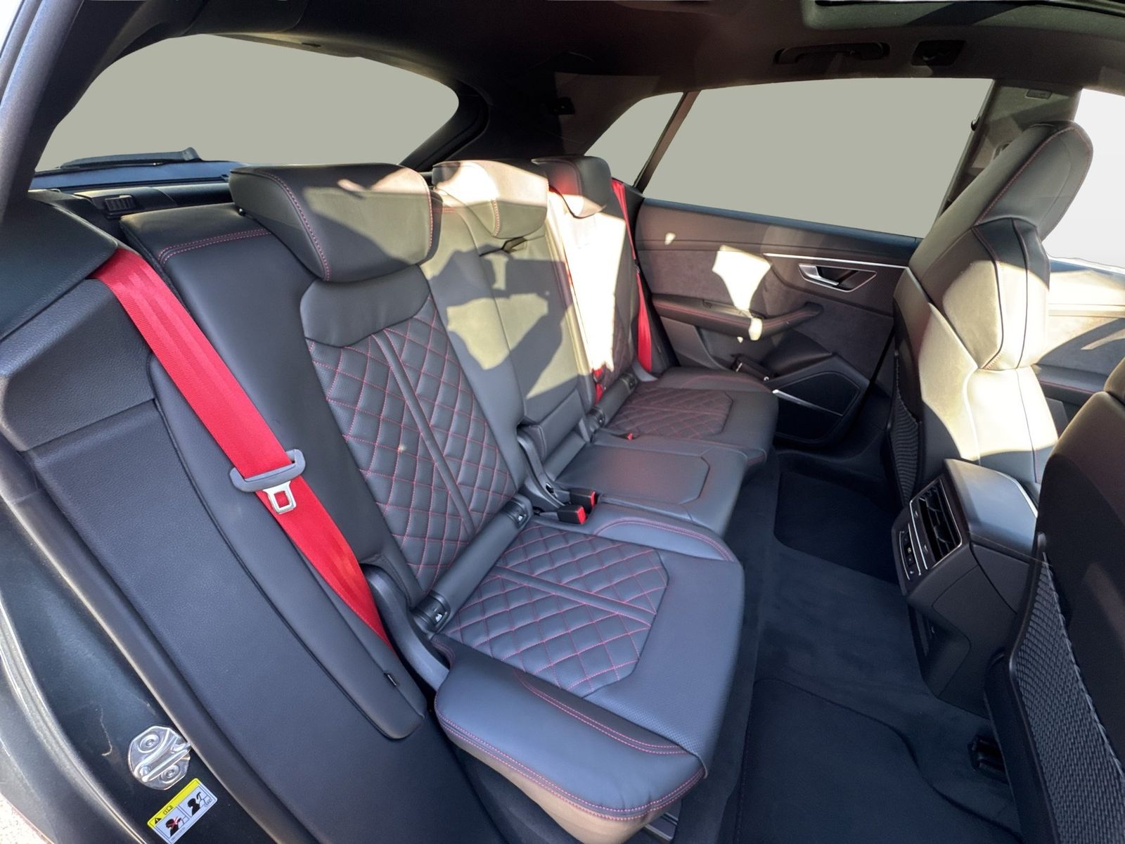 Fahrzeugabbildung Audi Q8 SUV TFSI e quattro 360 kW tiptronic Matrix|SD