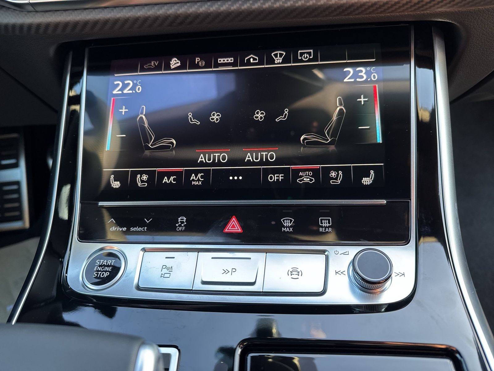 Fahrzeugabbildung Audi Q8 SUV TFSI e quattro 360 kW tiptronic Matrix|SD