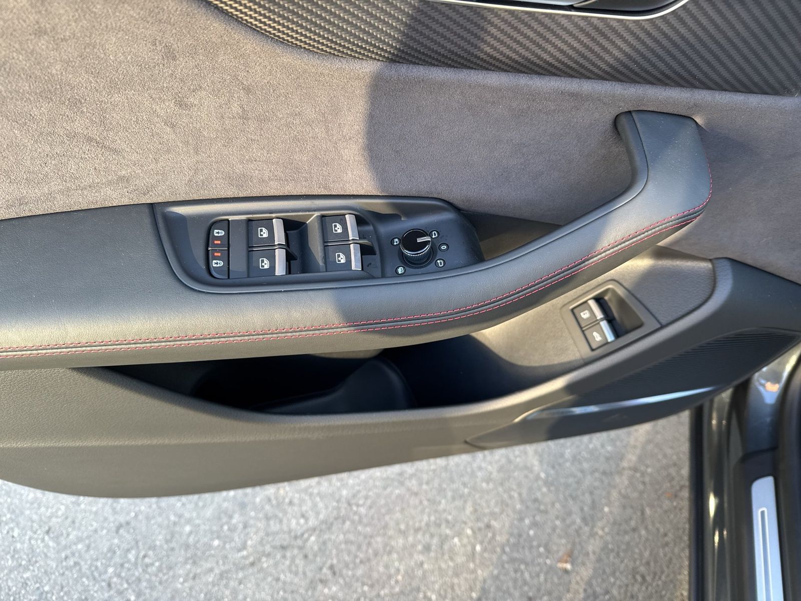 Fahrzeugabbildung Audi Q8 SUV TFSI e quattro 360 kW tiptronic Matrix|SD