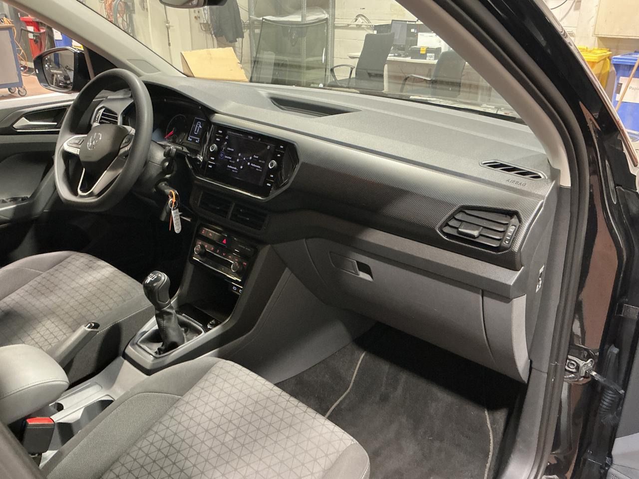 Fahrzeugabbildung Volkswagen T-Cross 1.0 TSI DSG Life Navi|KlimaA|LaneAss|PDC