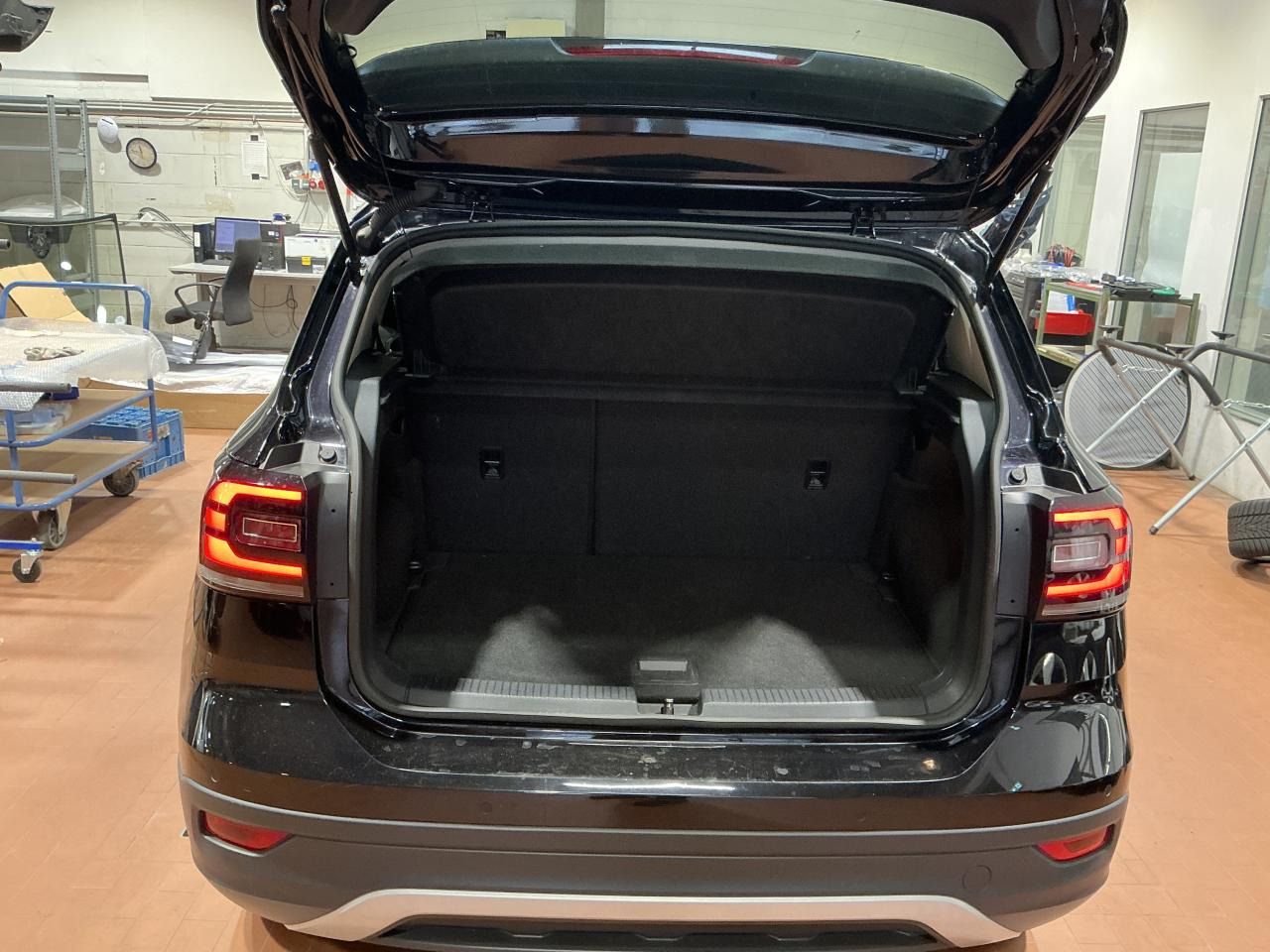 Fahrzeugabbildung Volkswagen T-Cross 1.0 TSI DSG Life Navi|KlimaA|LaneAss|PDC