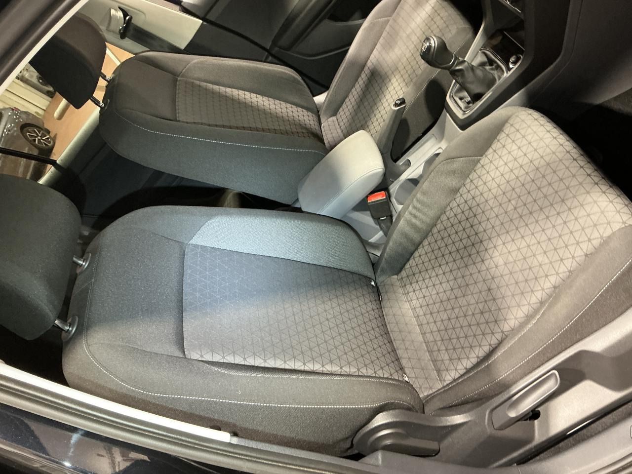 Fahrzeugabbildung Volkswagen T-Cross 1.0 TSI DSG Life Navi|KlimaA|LaneAss|PDC