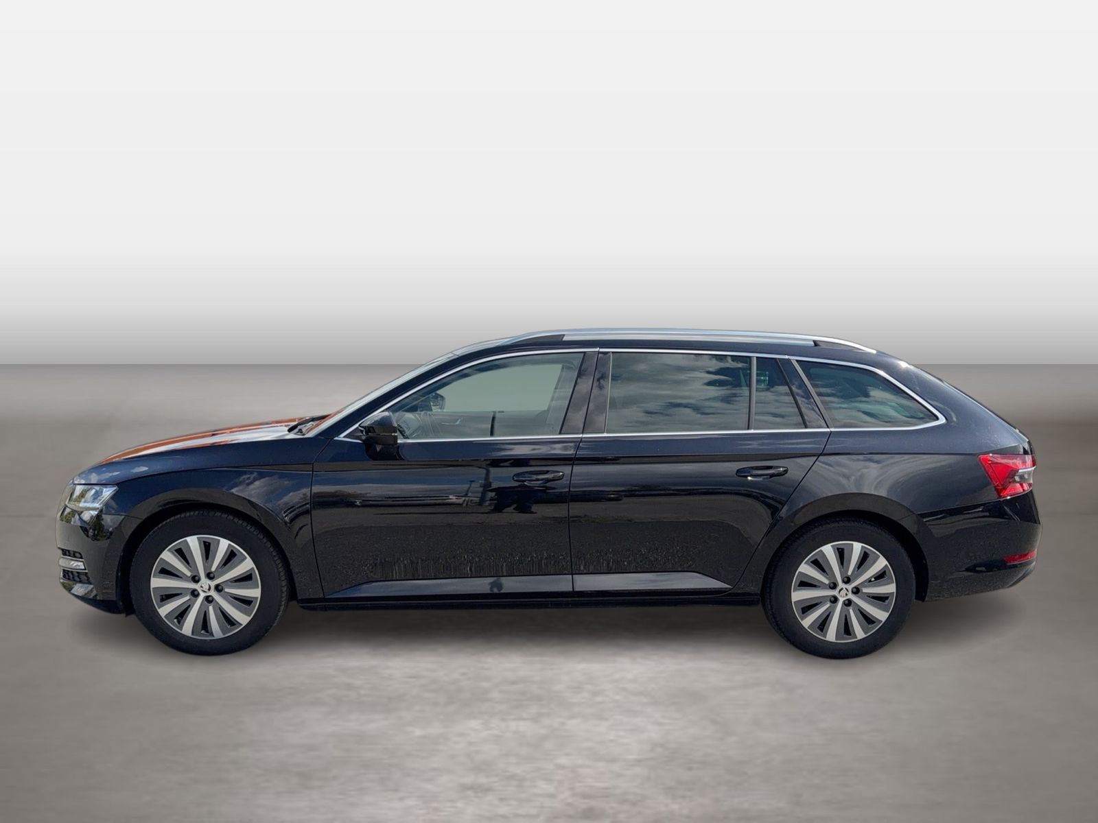 Fahrzeugabbildung SKODA Superb Combi Style 2.0l TDI 110kW 7-Gang-DSG AHK - mit KI generiert/bearbeitet