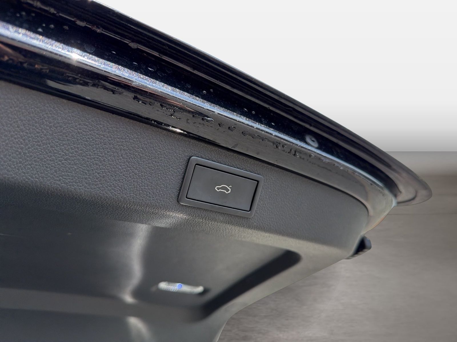 Fahrzeugabbildung SKODA Superb Combi Style 2.0l TDI 110kW 7-Gang-DSG AHK - mit KI generiert/bearbeitet