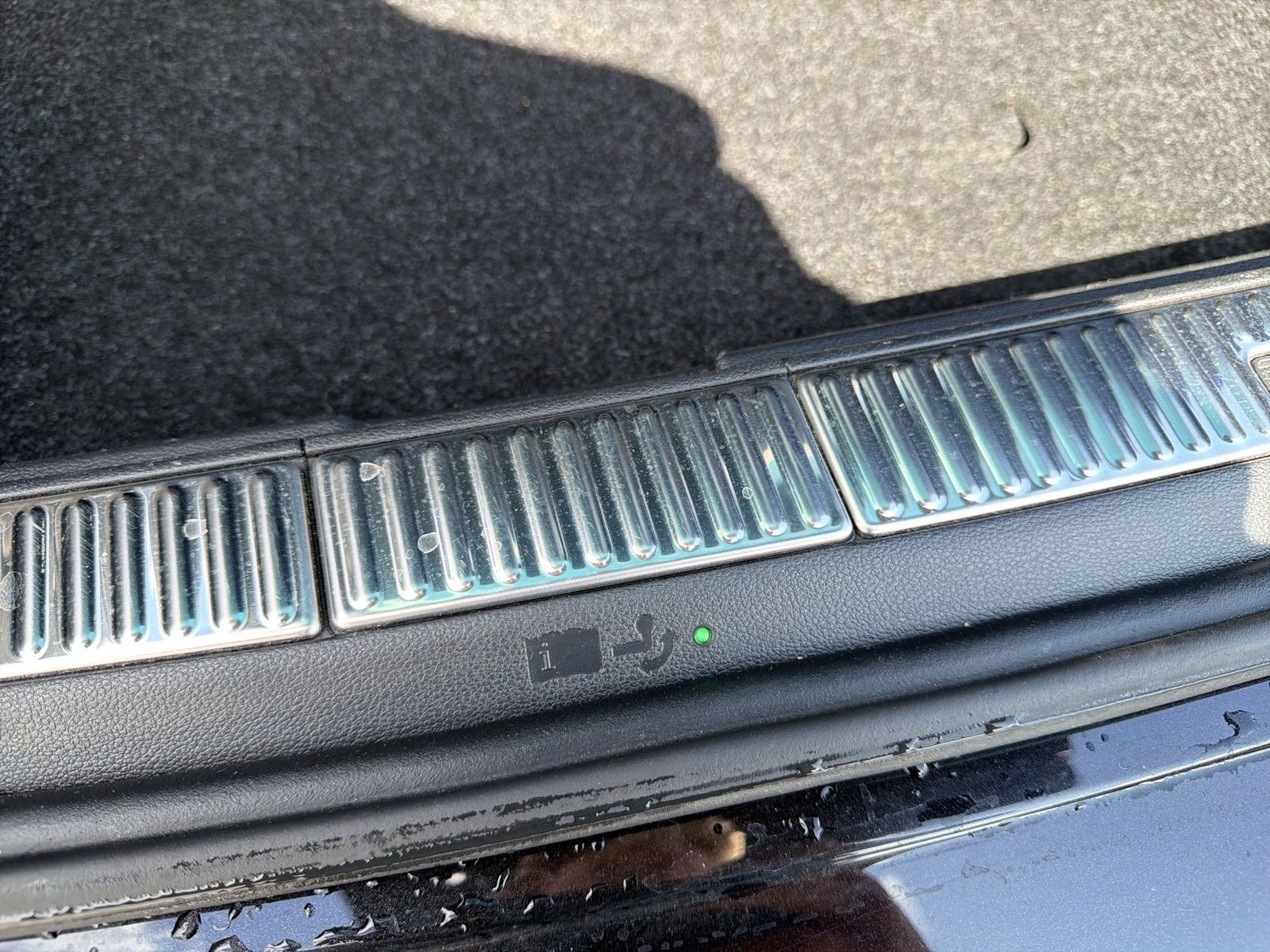 Fahrzeugabbildung SKODA Superb Combi Style 2.0l TDI 110kW 7-Gang-DSG AHK - mit KI generiert/bearbeitet