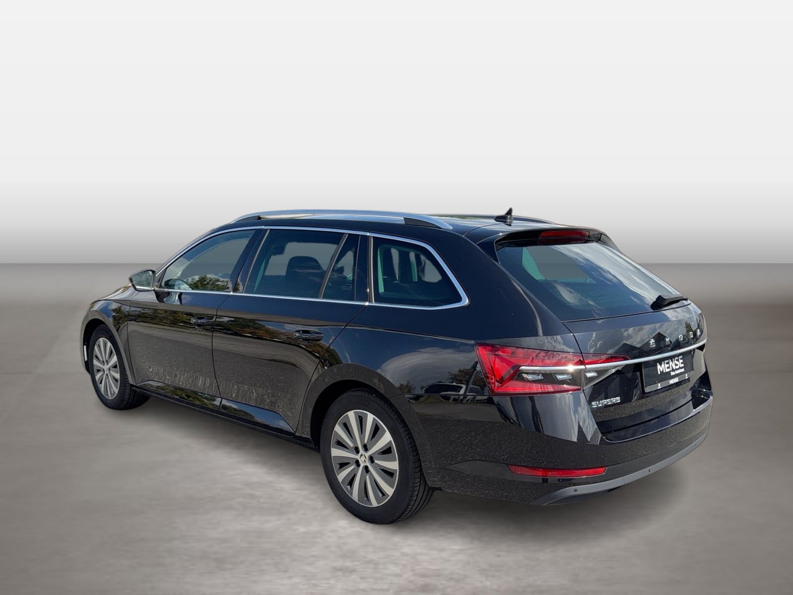 Fahrzeugabbildung SKODA Superb Combi Style 2.0l TDI 110kW 7-Gang-DSG AHK - mit KI generiert/bearbeitet
