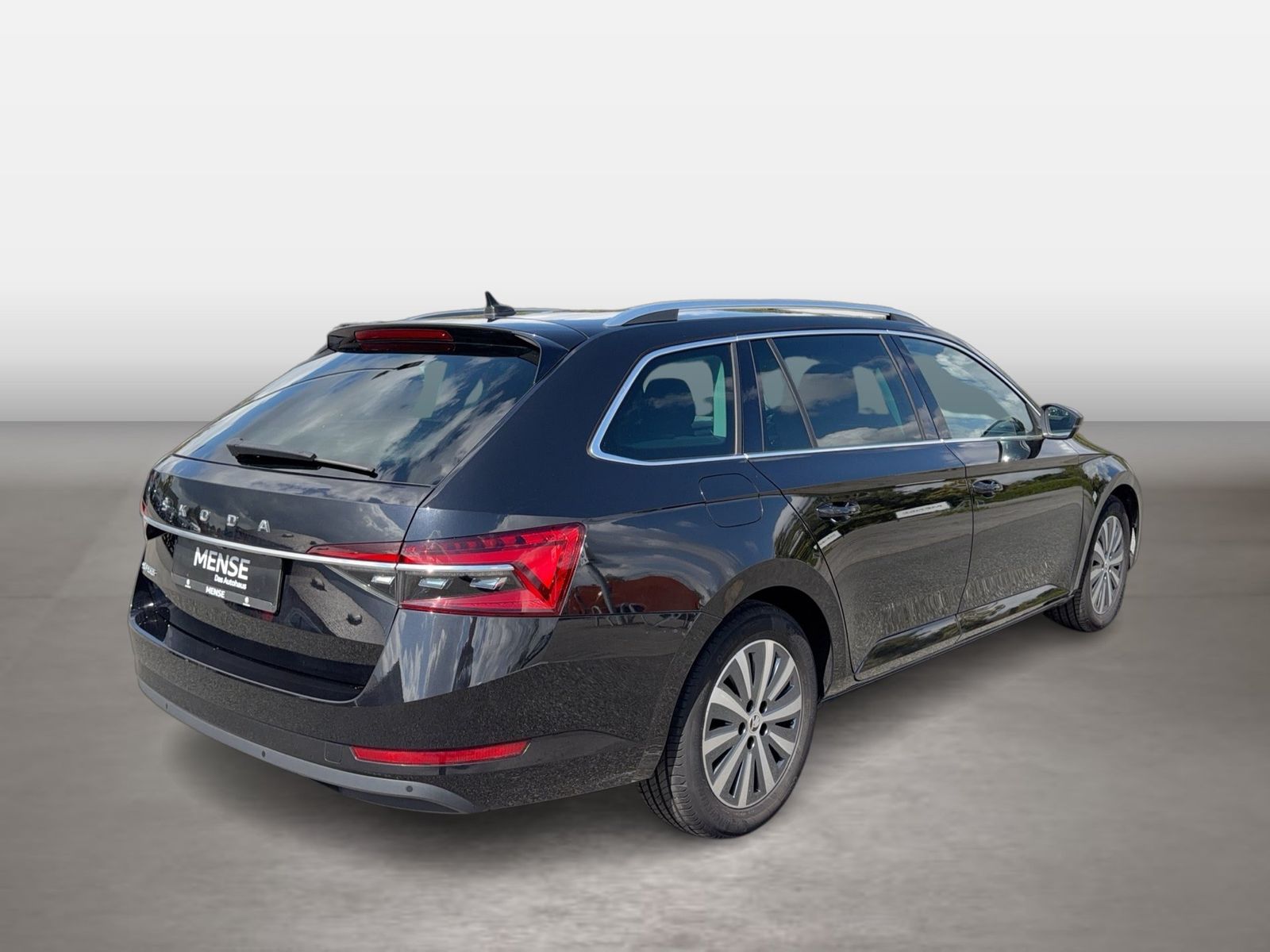 Fahrzeugabbildung SKODA Superb Combi Style 2.0l TDI 110kW 7-Gang-DSG AHK - mit KI generiert/bearbeitet