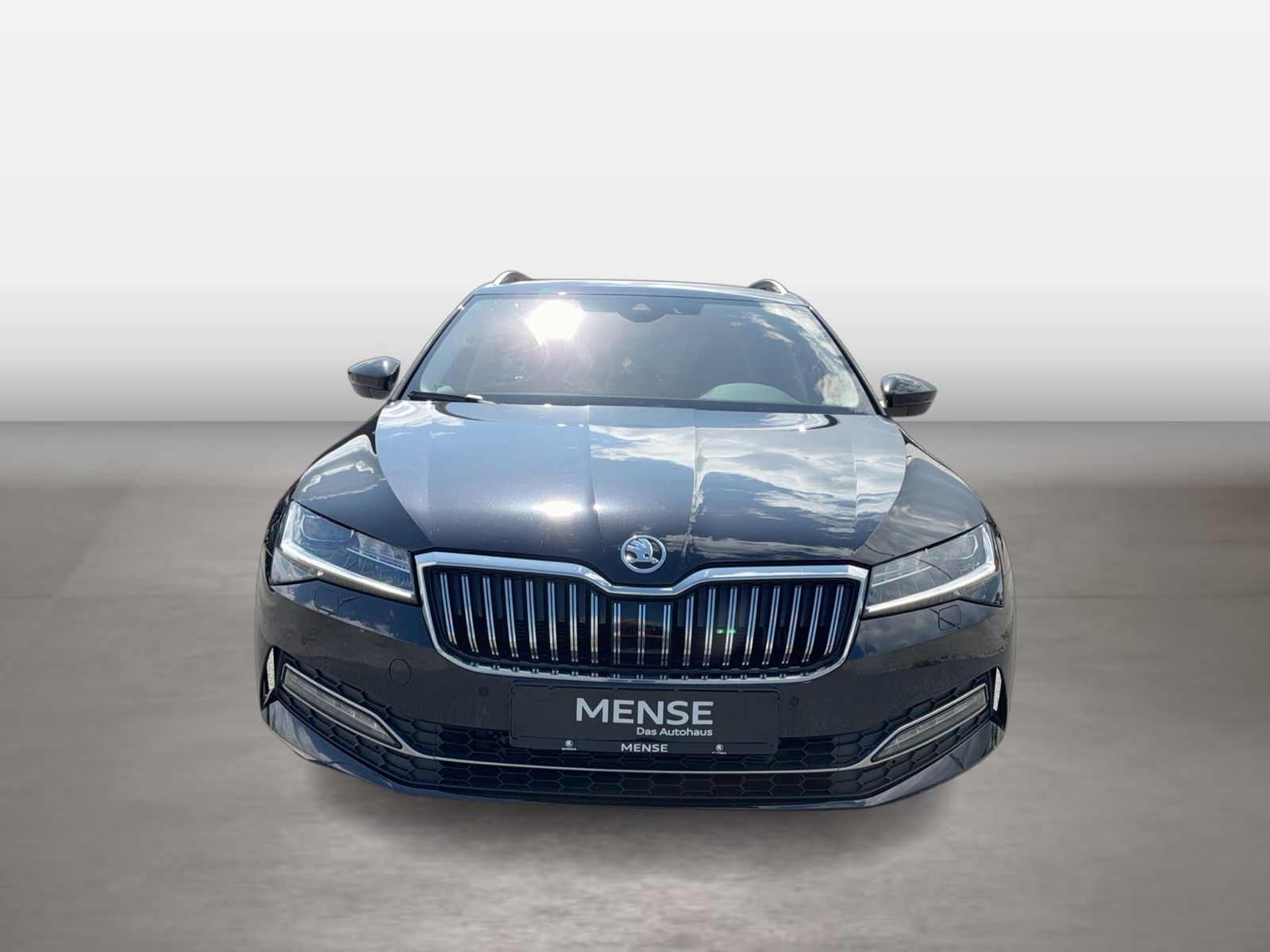 Fahrzeugabbildung SKODA Superb Combi Style 2.0l TDI 110kW 7-Gang-DSG AHK - mit KI generiert/bearbeitet
