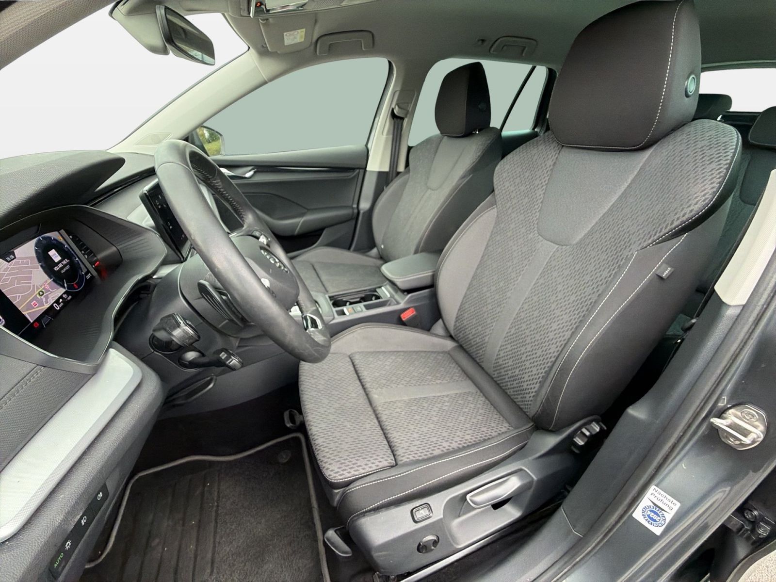 Fahrzeug autohaus mense Fahrzeugabbildung SKODA Octavia Combi Ambition 2.0l TDI 85kW 7-Gang-DSG - mit KI generiert/bearbeitet