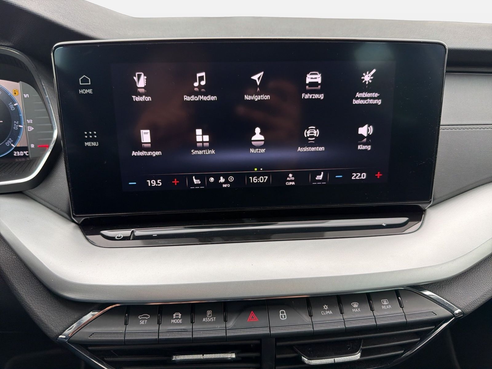 Fahrzeug autohaus mense Fahrzeugabbildung SKODA Octavia Combi Ambition 2.0l TDI 85kW 7-Gang-DSG - mit KI generiert/bearbeitet