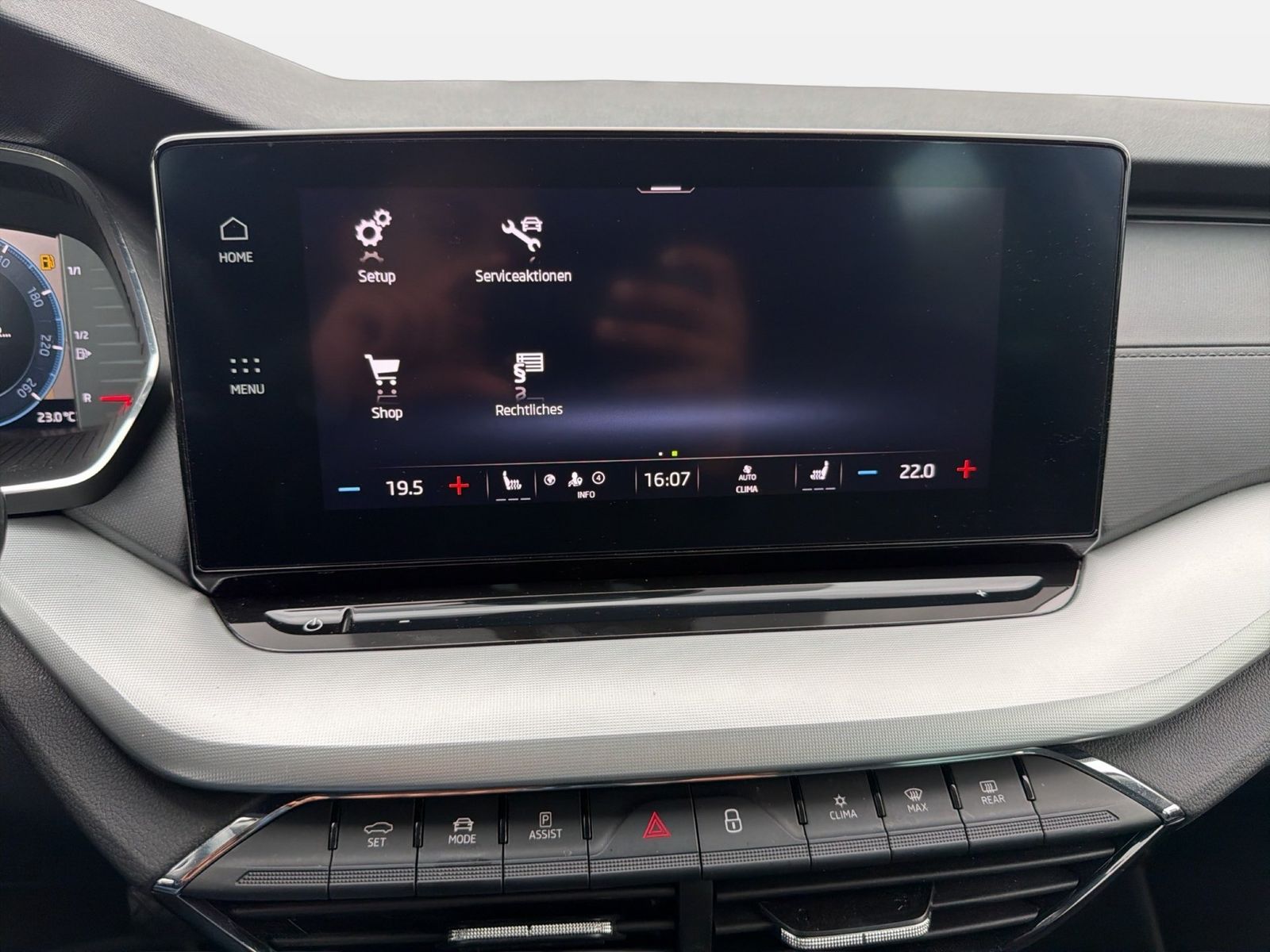 Fahrzeug autohaus mense Fahrzeugabbildung SKODA Octavia Combi Ambition 2.0l TDI 85kW 7-Gang-DSG - mit KI generiert/bearbeitet