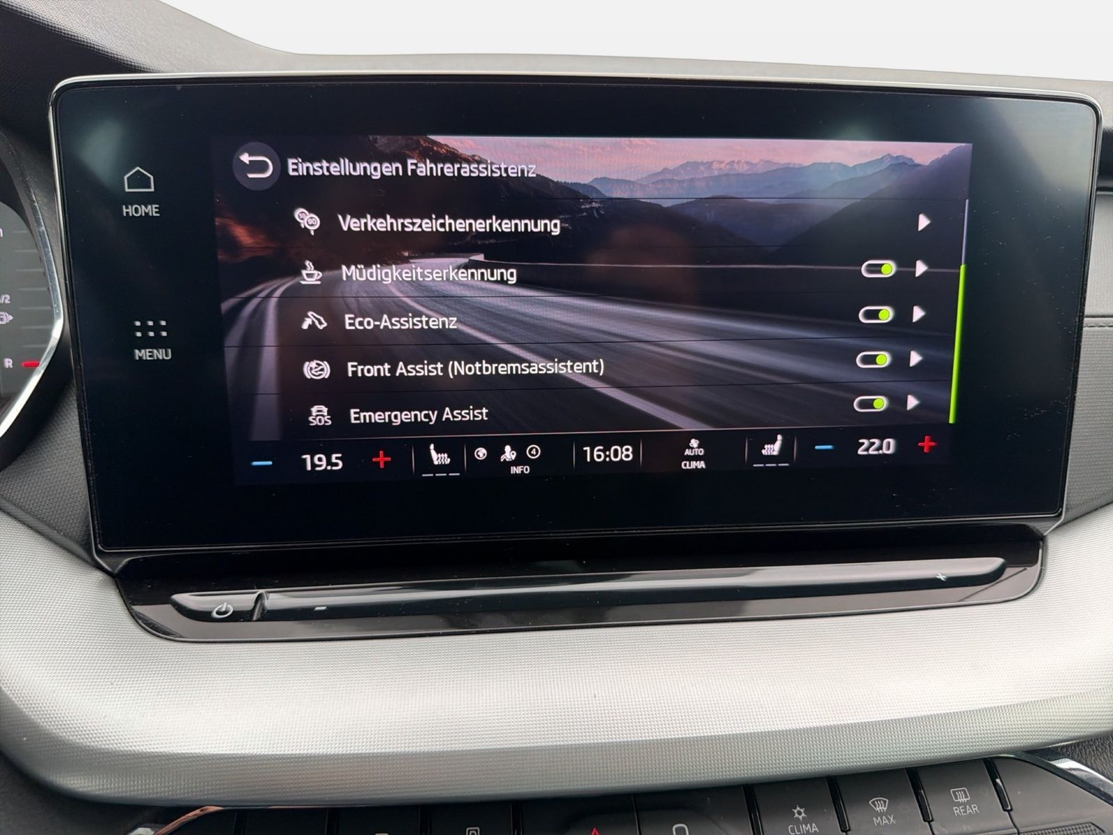 Fahrzeug autohaus mense Fahrzeugabbildung SKODA Octavia Combi Ambition 2.0l TDI 85kW 7-Gang-DSG - mit KI generiert/bearbeitet