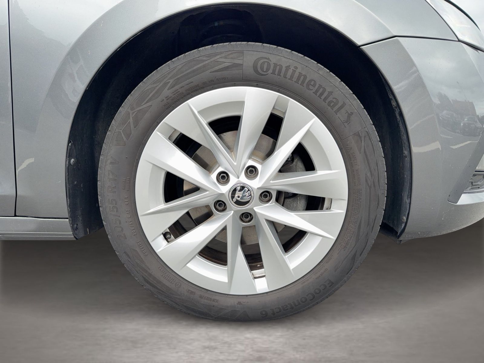 Fahrzeug autohaus mense Fahrzeugabbildung SKODA Octavia Combi Ambition 2.0l TDI 85kW 7-Gang-DSG - mit KI generiert/bearbeitet