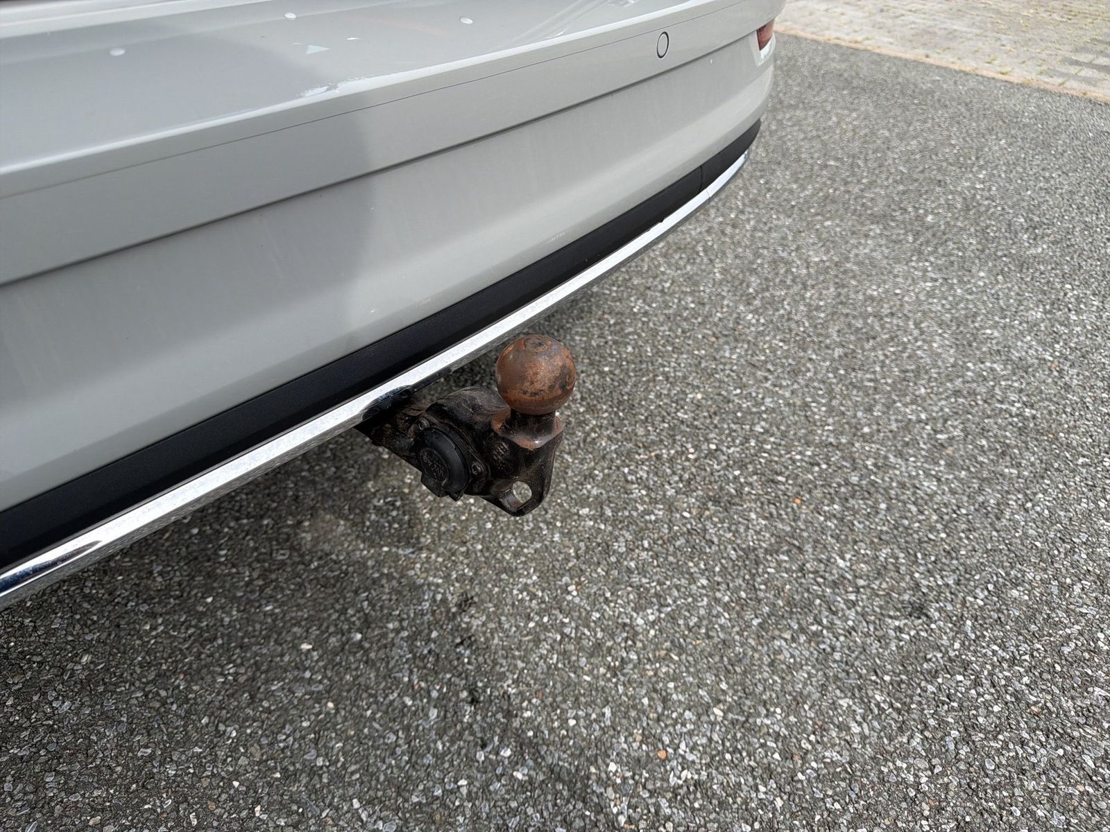 Fahrzeugabbildung SKODA Karoq Sportline 2.0l TSI 140kW 7-Gang-DSG 4x4 Ma - mit KI generiert/bearbeitet