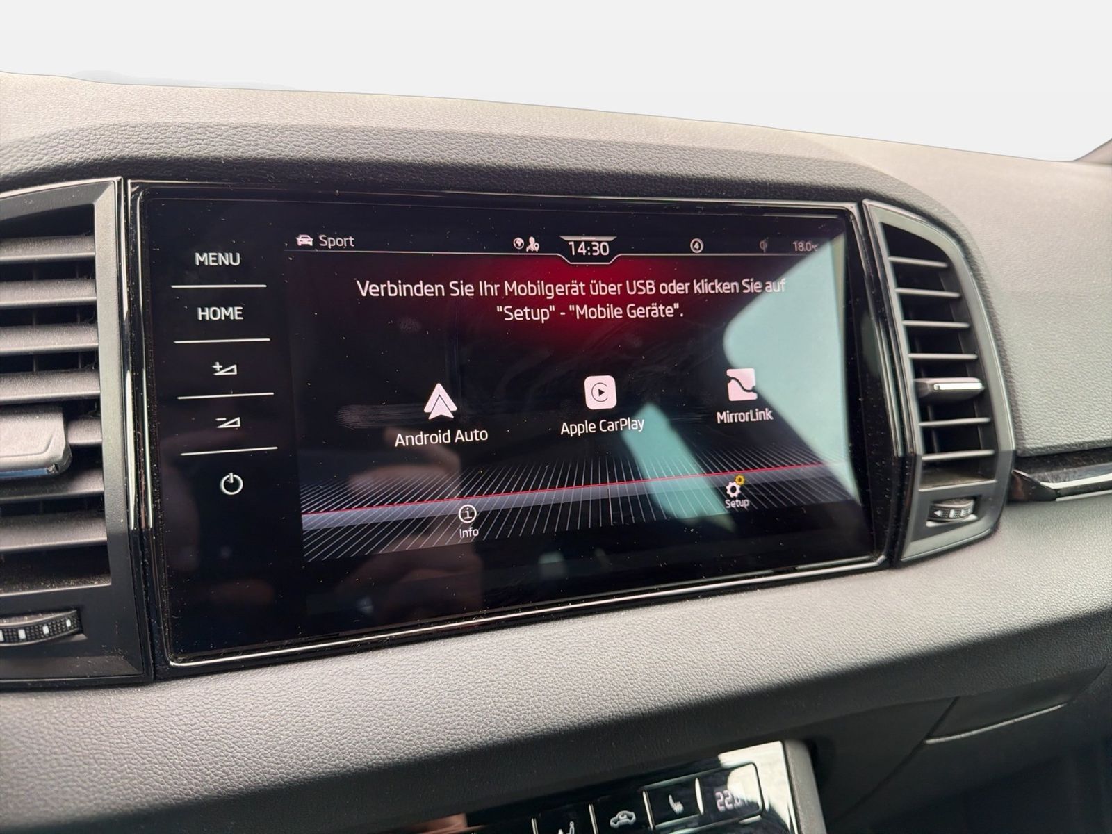 Fahrzeugabbildung SKODA Karoq Sportline 2.0l TSI 140kW 7-Gang-DSG 4x4 Ma - mit KI generiert/bearbeitet