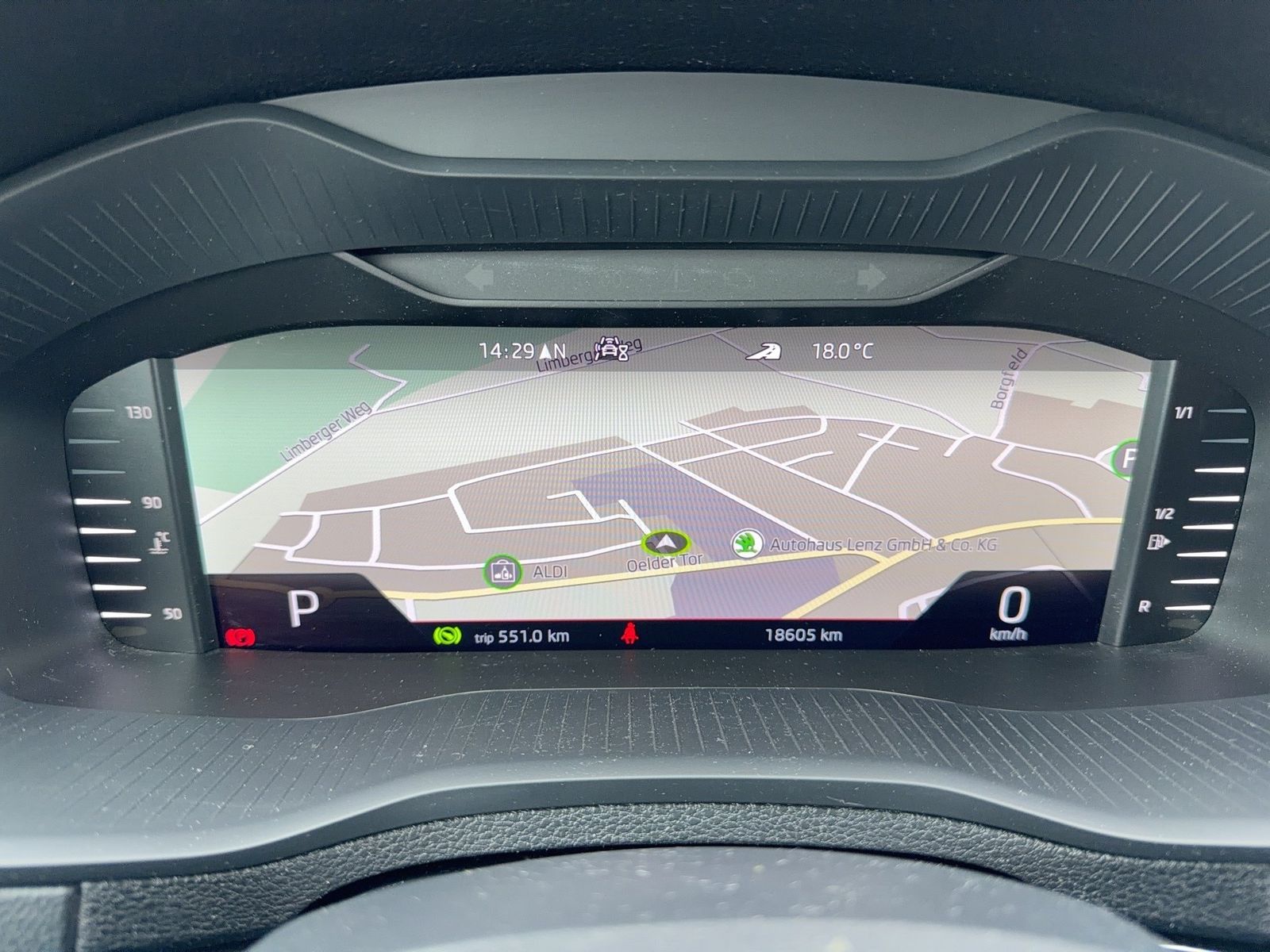 Fahrzeugabbildung SKODA Karoq Sportline 2.0l TSI 140kW 7-Gang-DSG 4x4 Ma - mit KI generiert/bearbeitet
