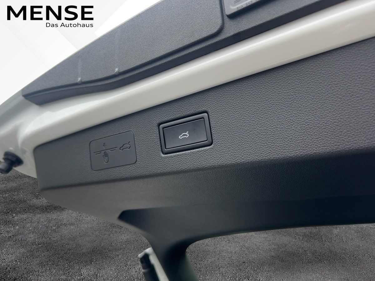 Fahrzeugabbildung Volkswagen T-Roc 1.5 eTSI DSG R-Line Nav BlackStyle HUD 360