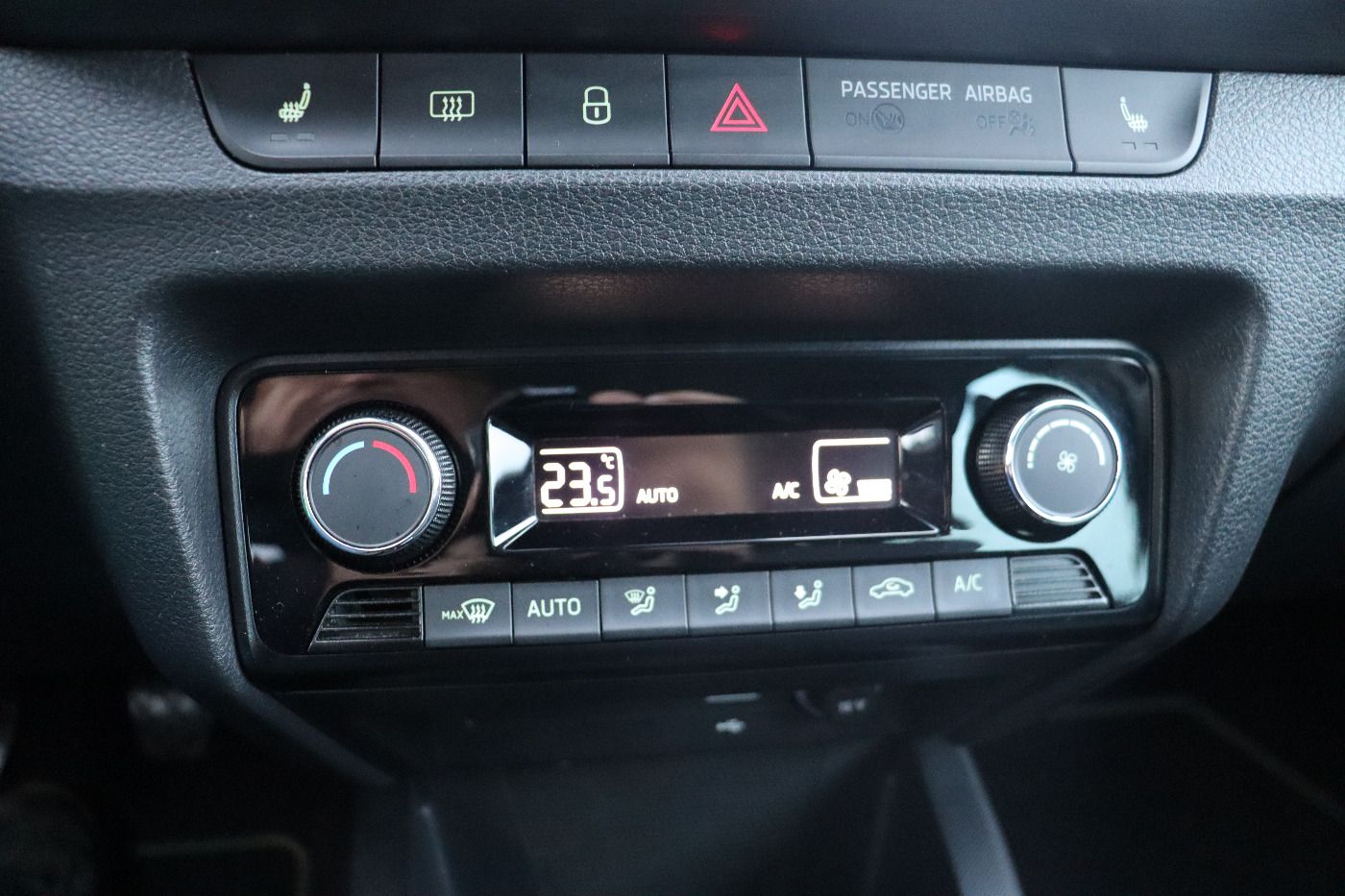 Fahrzeugabbildung SKODA Fabia 1.0 TSI Soleil ACC|Navi|DynLicht|PDC