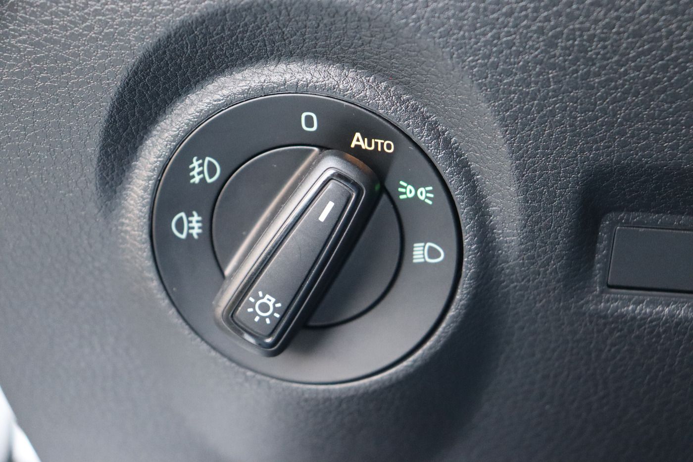 Fahrzeugabbildung SKODA Fabia 1.0 TSI Soleil ACC|Navi|DynLicht|PDC