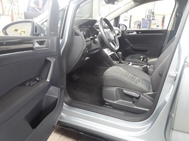 Fahrzeugabbildung Volkswagen Touran 2.0 TDI DSG R-Line CarPlay|AHK|Standhzg