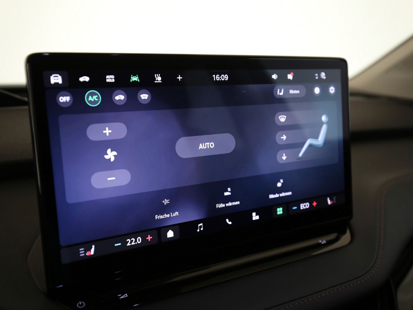 Fahrzeug autohaus mense Fahrzeugabbildung SKODA Enyaq 85 Suite AHK|HUD|Pano|SD|4xSHZG|ACC|MATRIX