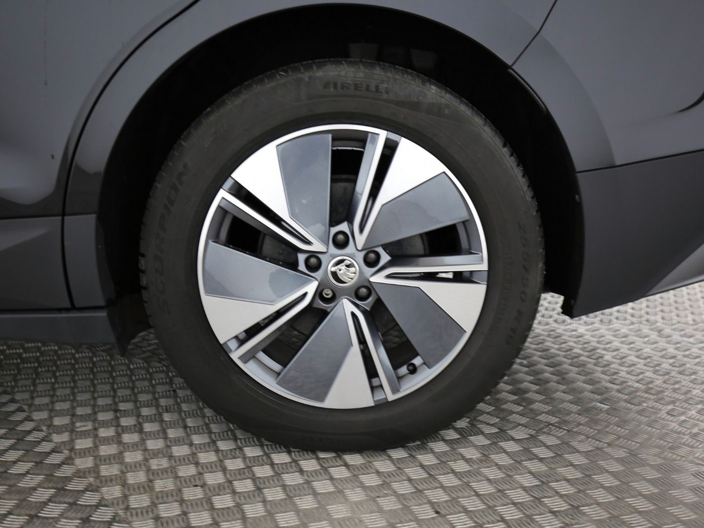 Fahrzeug autohaus mense Fahrzeugabbildung SKODA Enyaq 85 Suite AHK|HUD|Pano|SD|4xSHZG|ACC|MATRIX