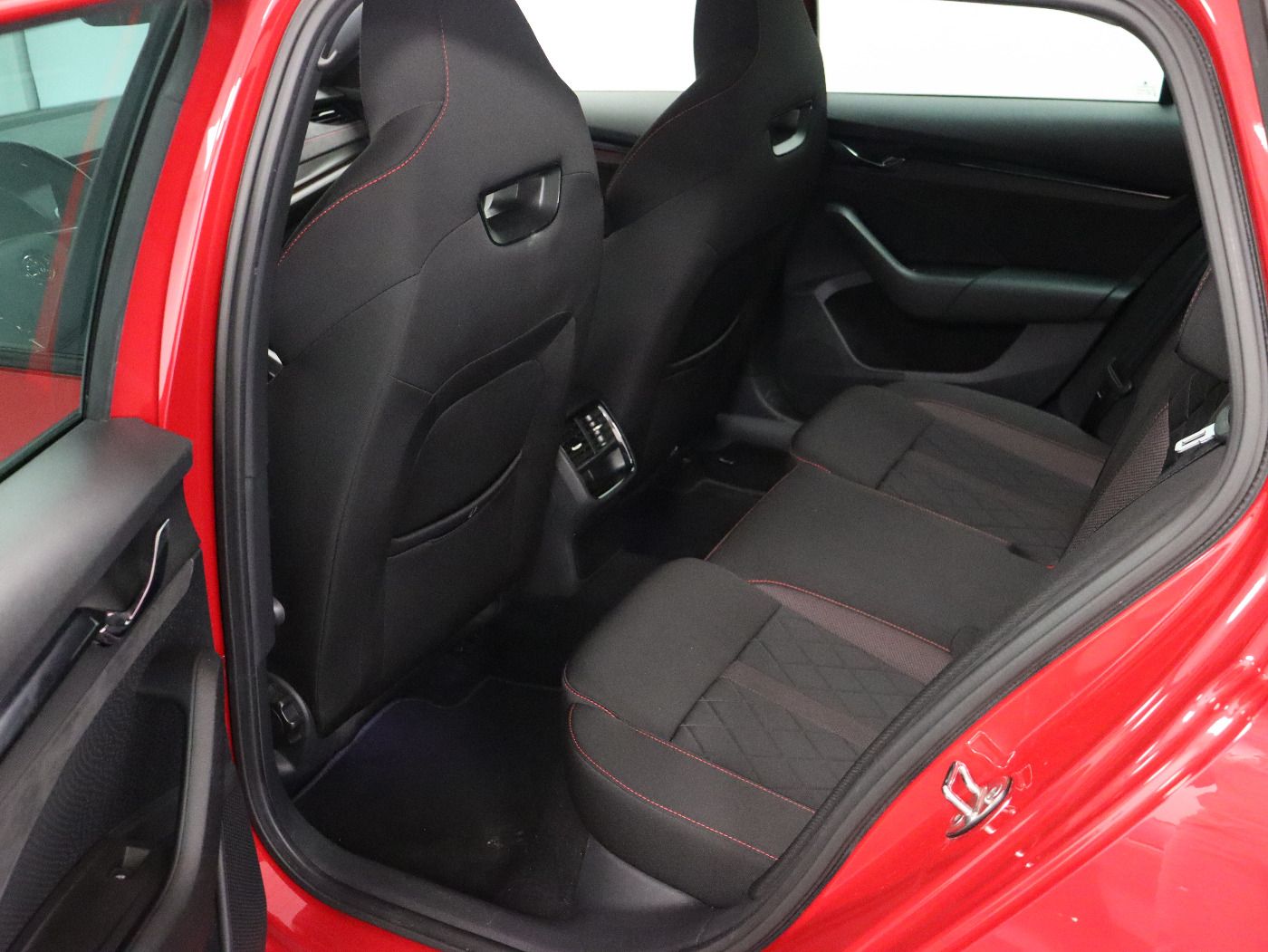 Fahrzeugabbildung SKODA Octavia Combi 2.0 TDI DSG RS |FLA|HUD|SpurH|LED