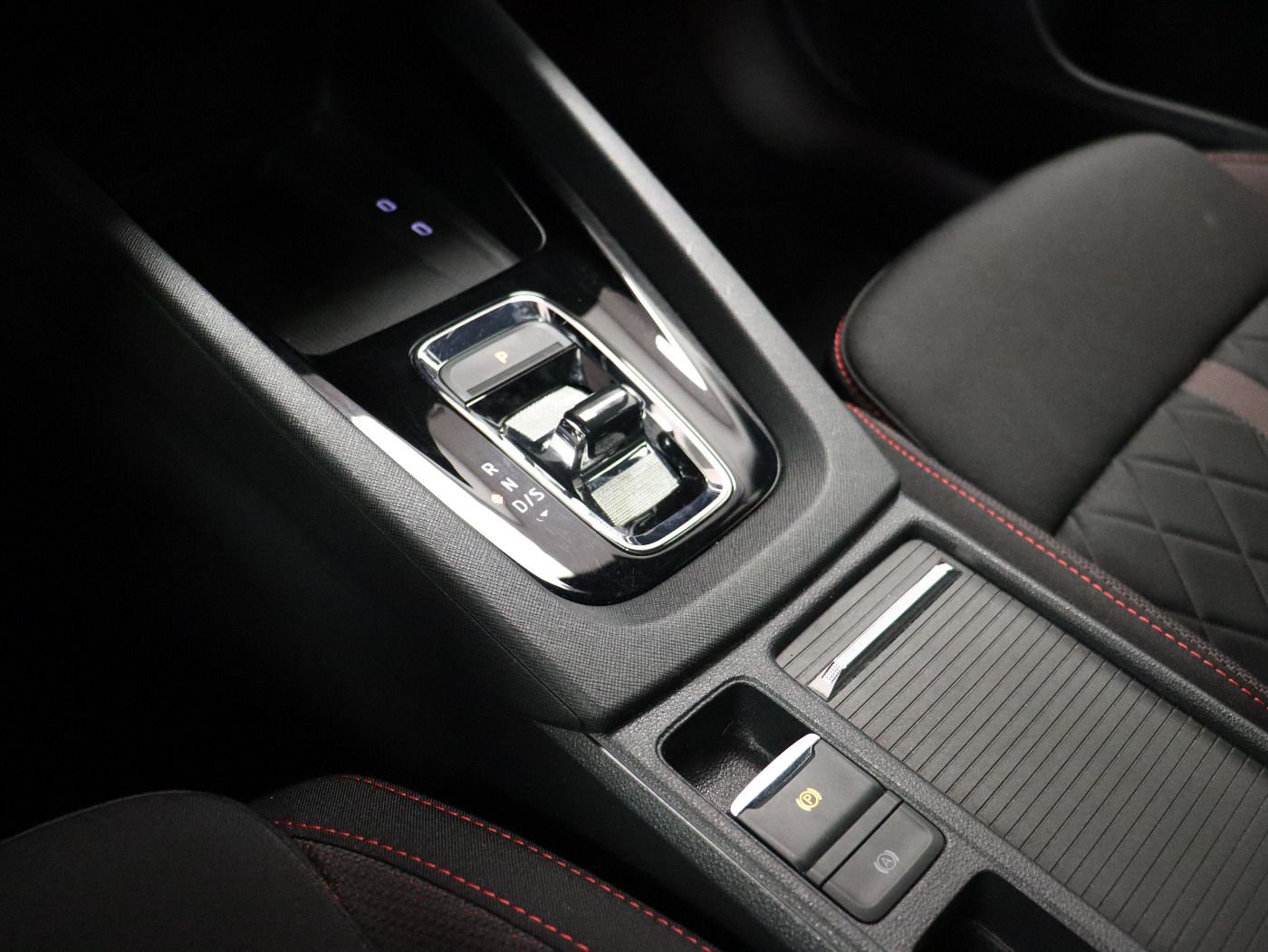 Fahrzeugabbildung SKODA Octavia Combi 2.0 TDI DSG RS |FLA|HUD|SpurH|LED