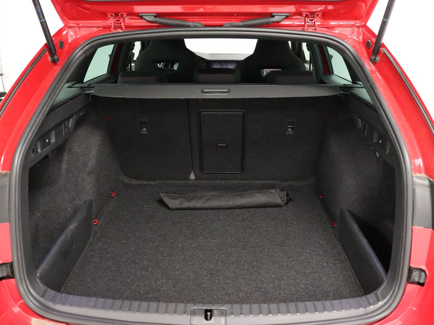 Fahrzeugabbildung SKODA Octavia Combi 2.0 TDI DSG RS |FLA|HUD|SpurH|LED