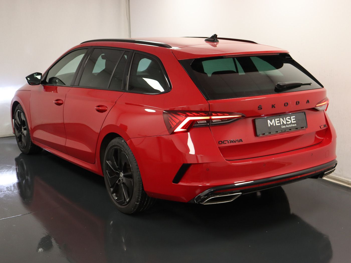 Fahrzeugabbildung SKODA Octavia Combi 2.0 TDI DSG RS |FLA|HUD|SpurH|LED