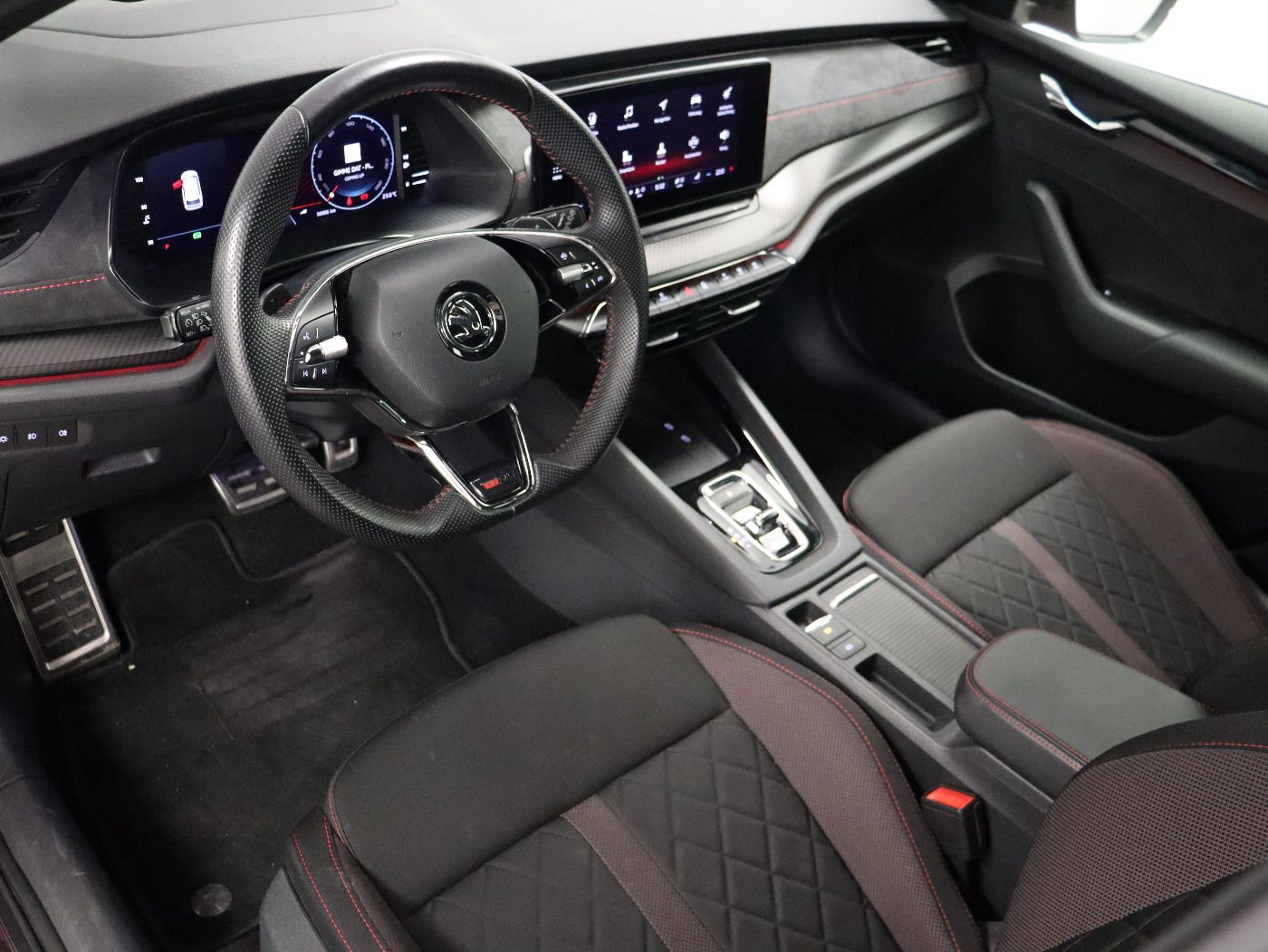 Fahrzeugabbildung SKODA Octavia Combi 2.0 TDI DSG RS |FLA|HUD|SpurH|LED